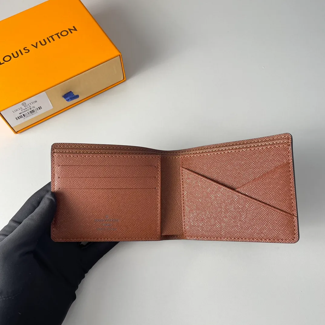 P240🇫🇷Exclusive real shot of overseas original single M60895! The Multiple wallet is made of Monogram canvas and has multiple pockets for credit cards, banknotes, and invoices. Size: 11×9cm