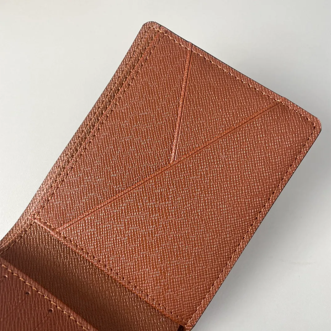 P240🇫🇷Exclusive real shot of overseas original single M60895! The Multiple wallet is made of Monogram canvas and has multiple pockets for credit cards, banknotes, and invoices. Size: 11×9cm
