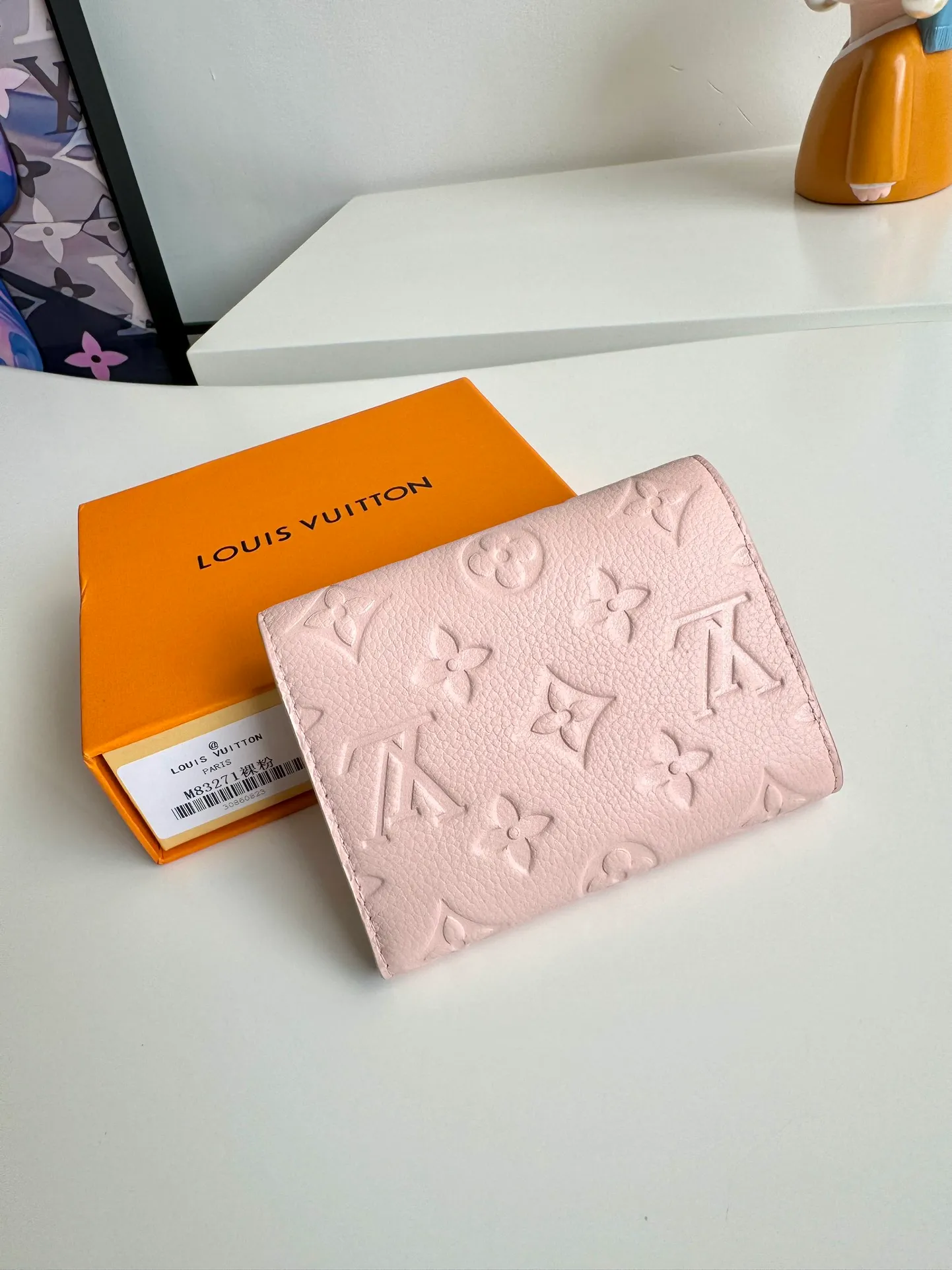 P480🇫🇷Exclusive real shot of overseas original single M83271 nude powder! Gorgeous and functional, this soft and compact Victorine wallet in Monogram Empreinte leather is the ultimate fashion companion. Every detail has been carefully designed to maximize the storage function of a long wallet in a petite size. Size: 12×9cm