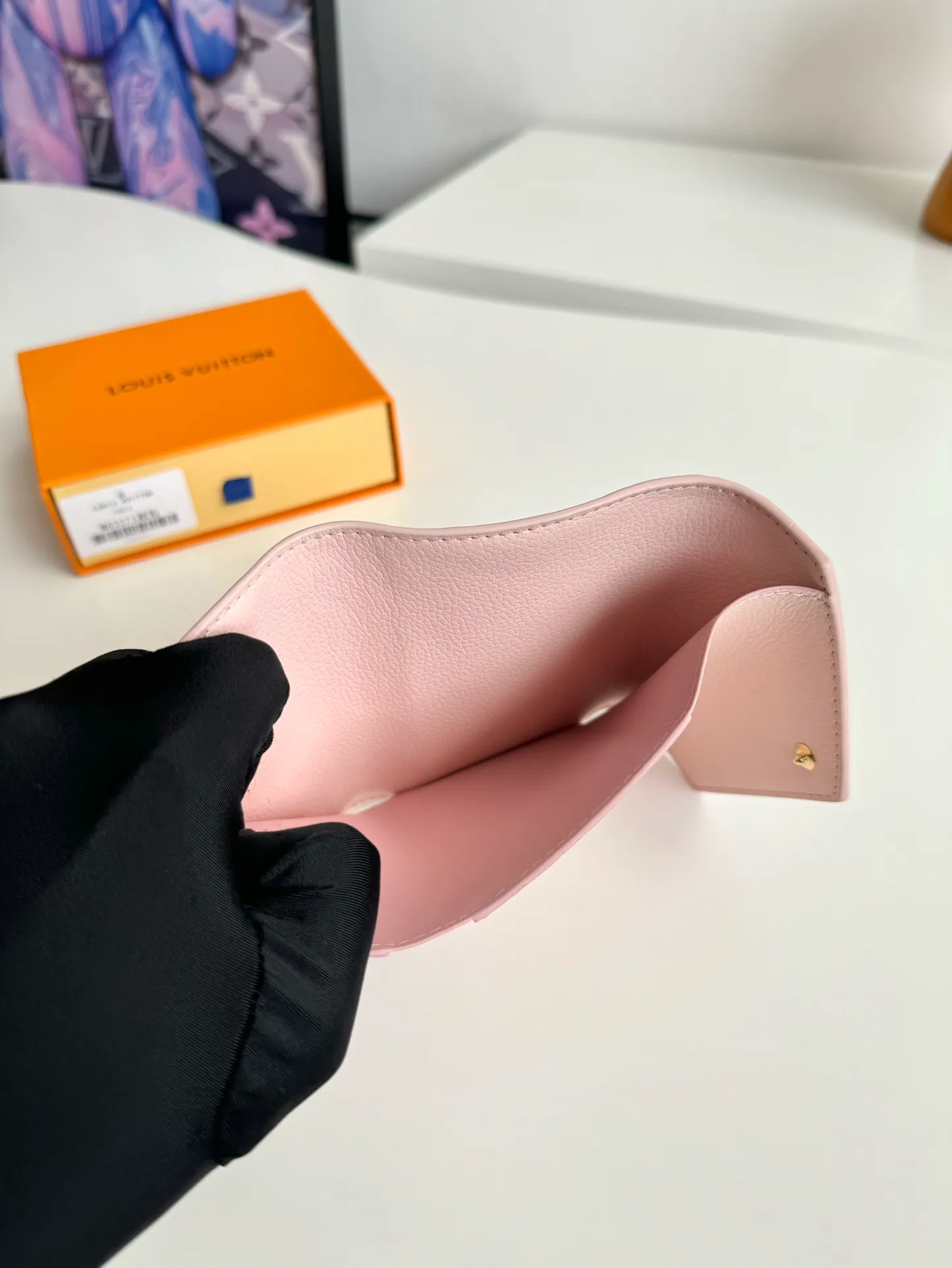 P480🇫🇷Exclusive real shot of overseas original single M83271 nude powder! Gorgeous and functional, this soft and compact Victorine wallet in Monogram Empreinte leather is the ultimate fashion companion. Every detail has been carefully designed to maximize the storage function of a long wallet in a petite size. Size: 12×9cm