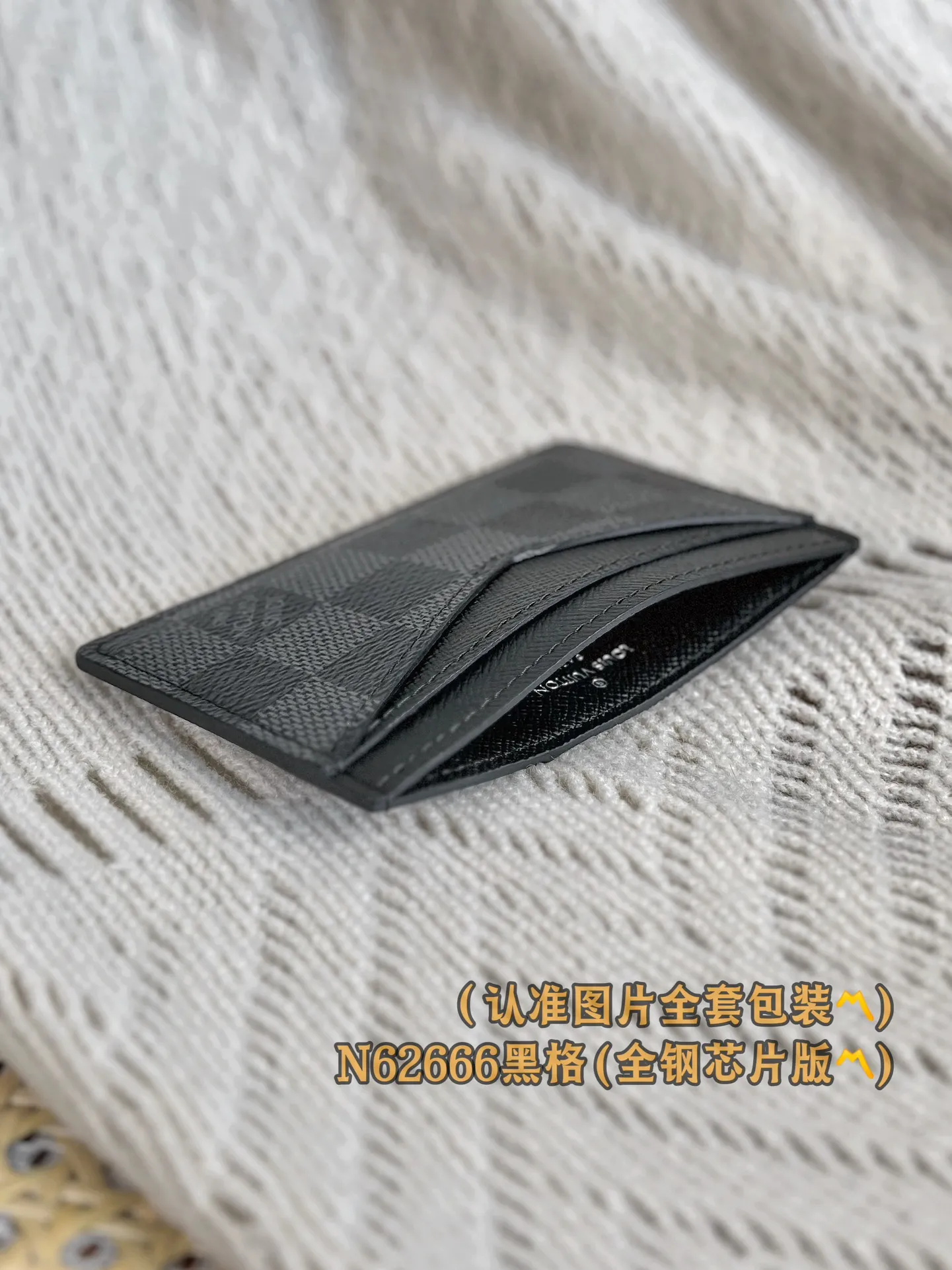N62666 Heige (〽️A grade all steel〽️) personalized customized version! Transcoding chip, Neo card holder The Neo card holder is made of Monogram Macassar canvas, which allows you to safely load important cards while showing an elegant style. Against the background of black leather, the reinterpretation of Louis Vuitton's classic pattern is more dazzling. 11 x 7 x 0.6 cm (length x height x width). Special grade 180