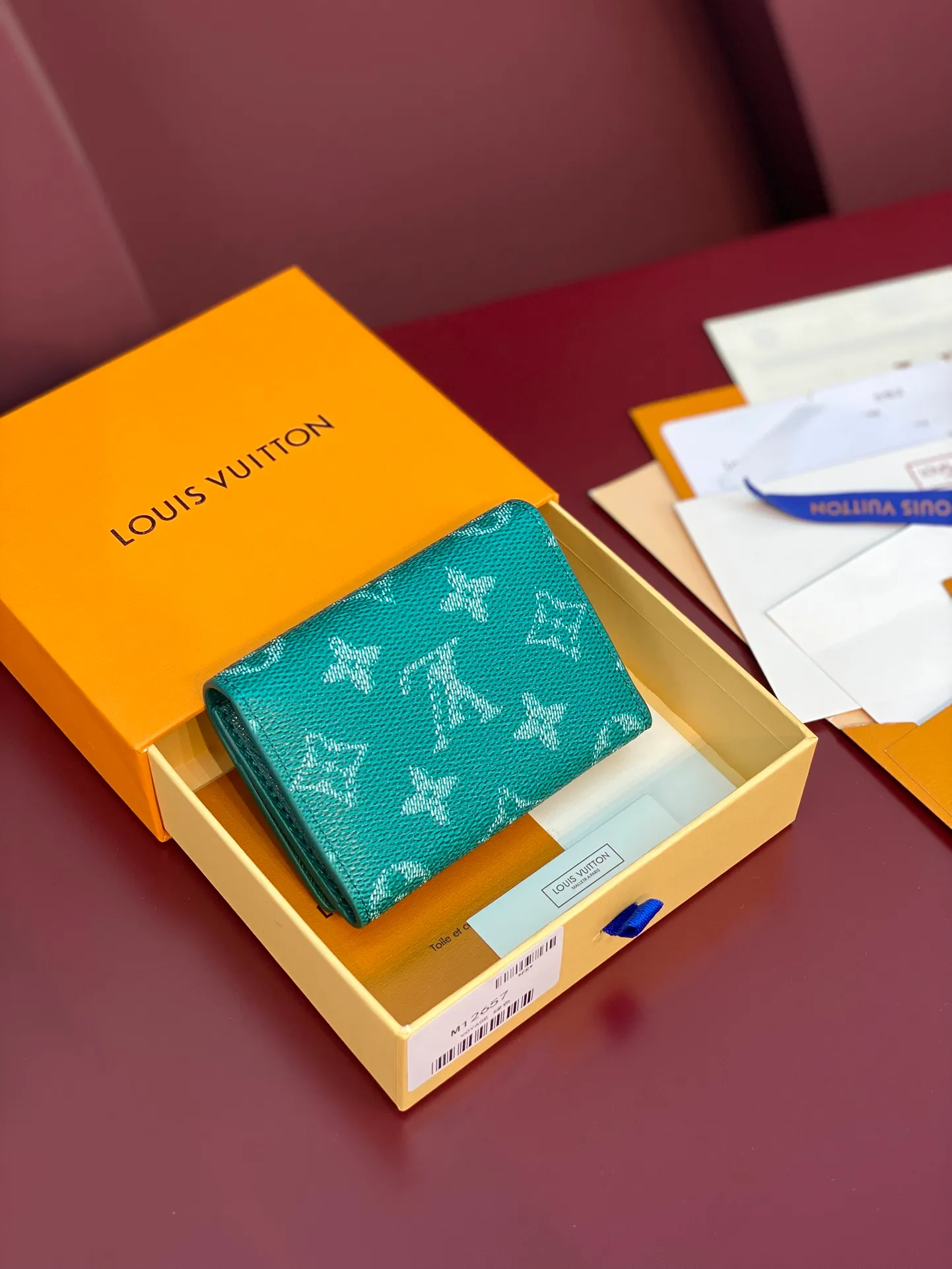 M12664 Green! ENVELOPE Business Card Holder, this business card holder is made of Monogram Heritage canvas and has a slim profile that can be easily placed in a pocket or handbag. The flap is secured with hidden snaps, opening to reveal the accordion compartment and card compartment. Calf leather lining and the Marque L.Vuitton Déposée logo in Damier canvas add to the sophisticated details.  8 x 1 x 10.5 cm (height x width x length). 💰320
