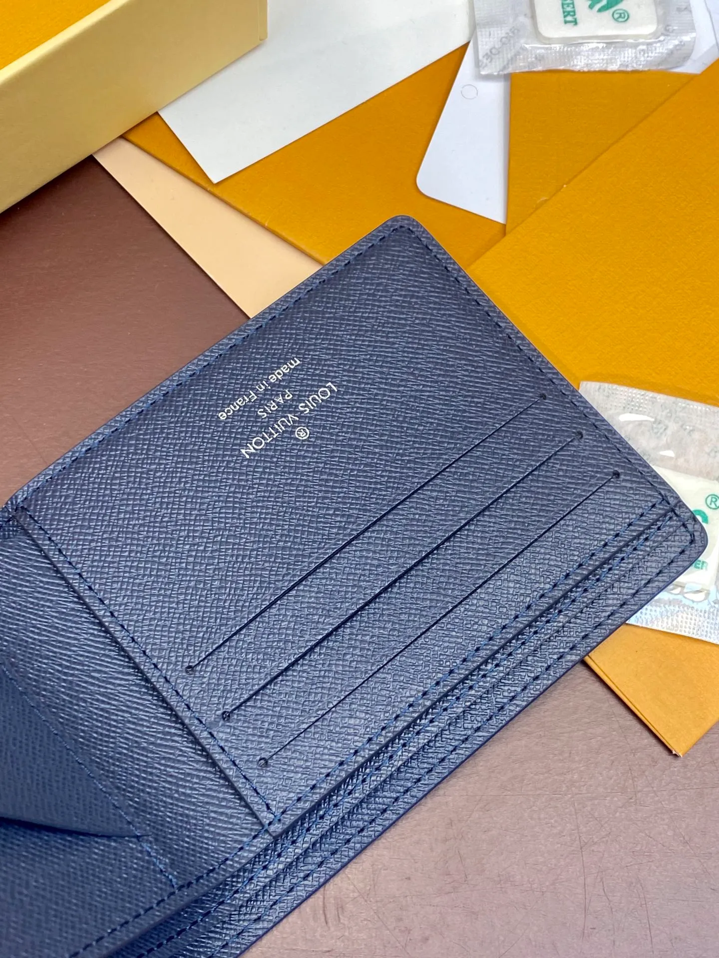 M11547 gradient blue! MULTIPLE Wallet The Multiple Wallet is made of the new iconic blue Monogram Eclipse canvas. The extremely practical interior design is equipped with numerous slots to easily store business cards, credit cards, and banknotes. Compact enough to fit into a garment pocket. Dimensions 11x8.5x2cm. 💰340