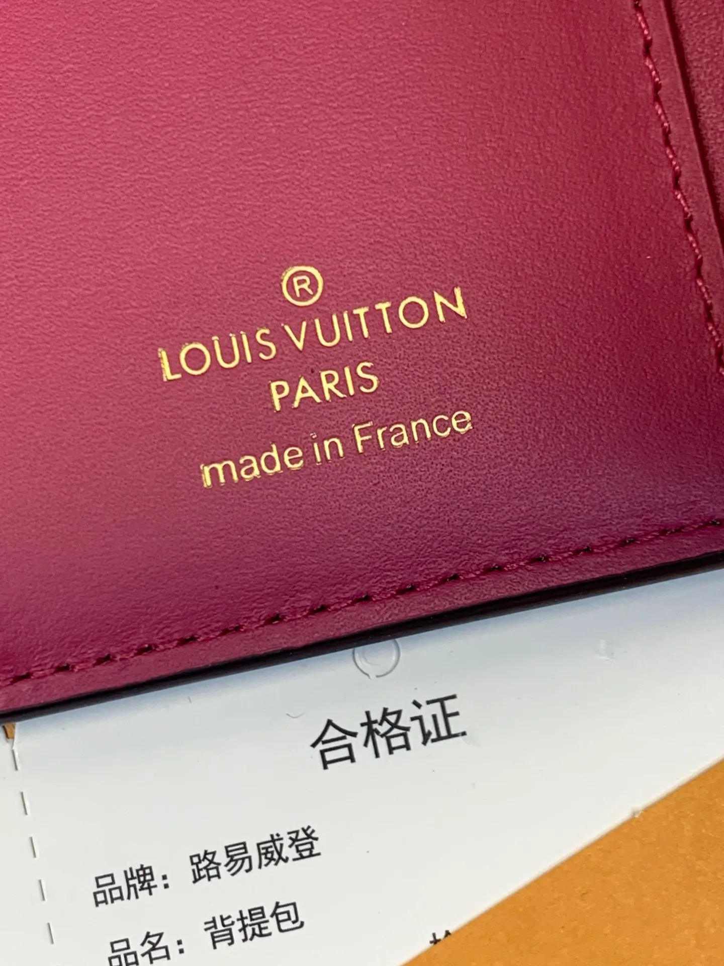 M68587 Black This Capucines XS wallet can be placed in all Capucines handbags, even the small BB style can be easily stored. Crafted from full-grain Taurillon leather and lined with smooth calfskin, this ultra-compact wallet holds a woman's daily essentials such as bills, change, credit cards and receipts, while the snap closure features the classic leather-finished LV logo. Dimensions: 10 x 8 x 1.5 cm. 💰580