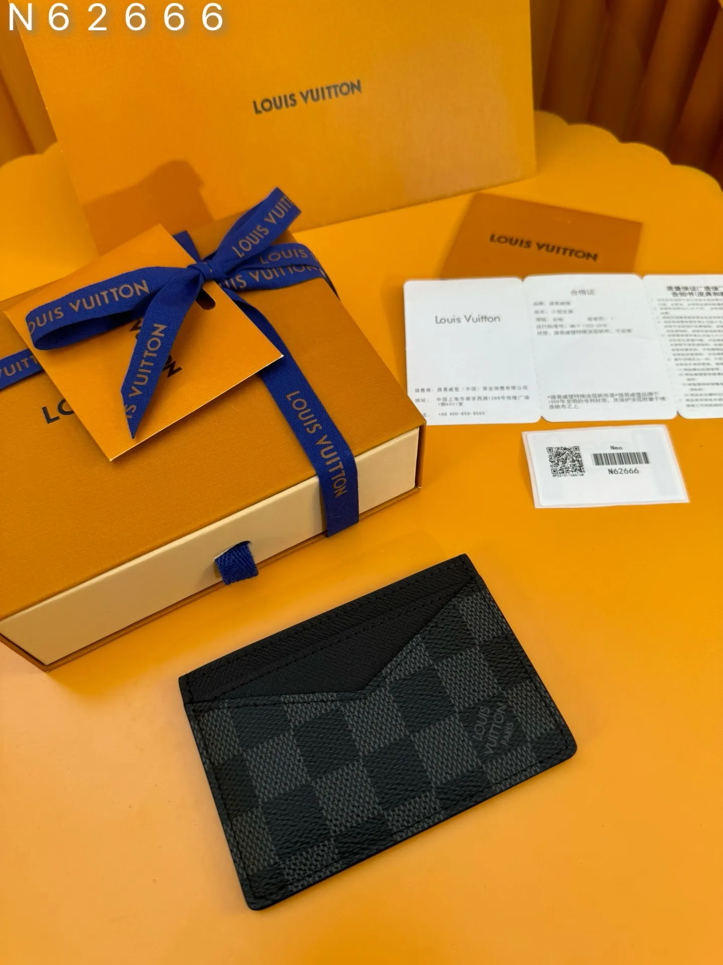 N62666 "Special Duty Free" ♻️ [First-class material·All-steel hardware·French chip·Full set of packaging] Neo card holder made of canvas is the first choice for carrying important cards. Black leather trim makes the classic Louis Vuitton pattern even more eye-catching. 8X11cm 💰380