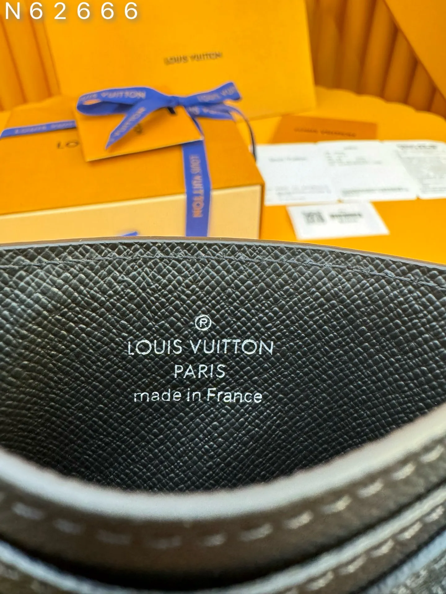 N62666 "Special Duty Free" ♻️ [First-class material·All-steel hardware·French chip·Full set of packaging] Neo card holder made of canvas is the first choice for carrying important cards. Black leather trim makes the classic Louis Vuitton pattern even more eye-catching. 8X11cm 💰380
