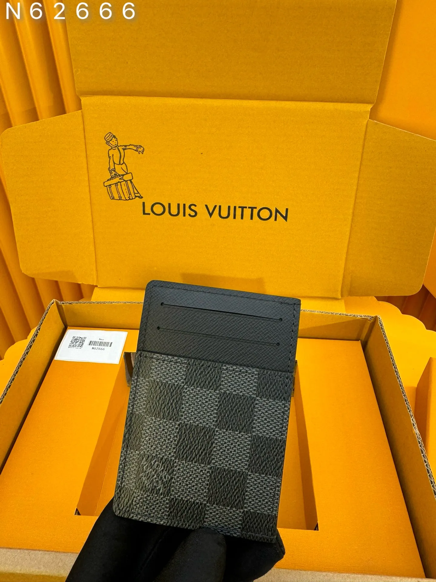 N62666 "Special Duty Free" ♻️ [First-class material·All-steel hardware·French chip·Full set of packaging] Neo card holder made of canvas is the first choice for carrying important cards. Black leather trim makes the classic Louis Vuitton pattern even more eye-catching. 8X11cm 💰380