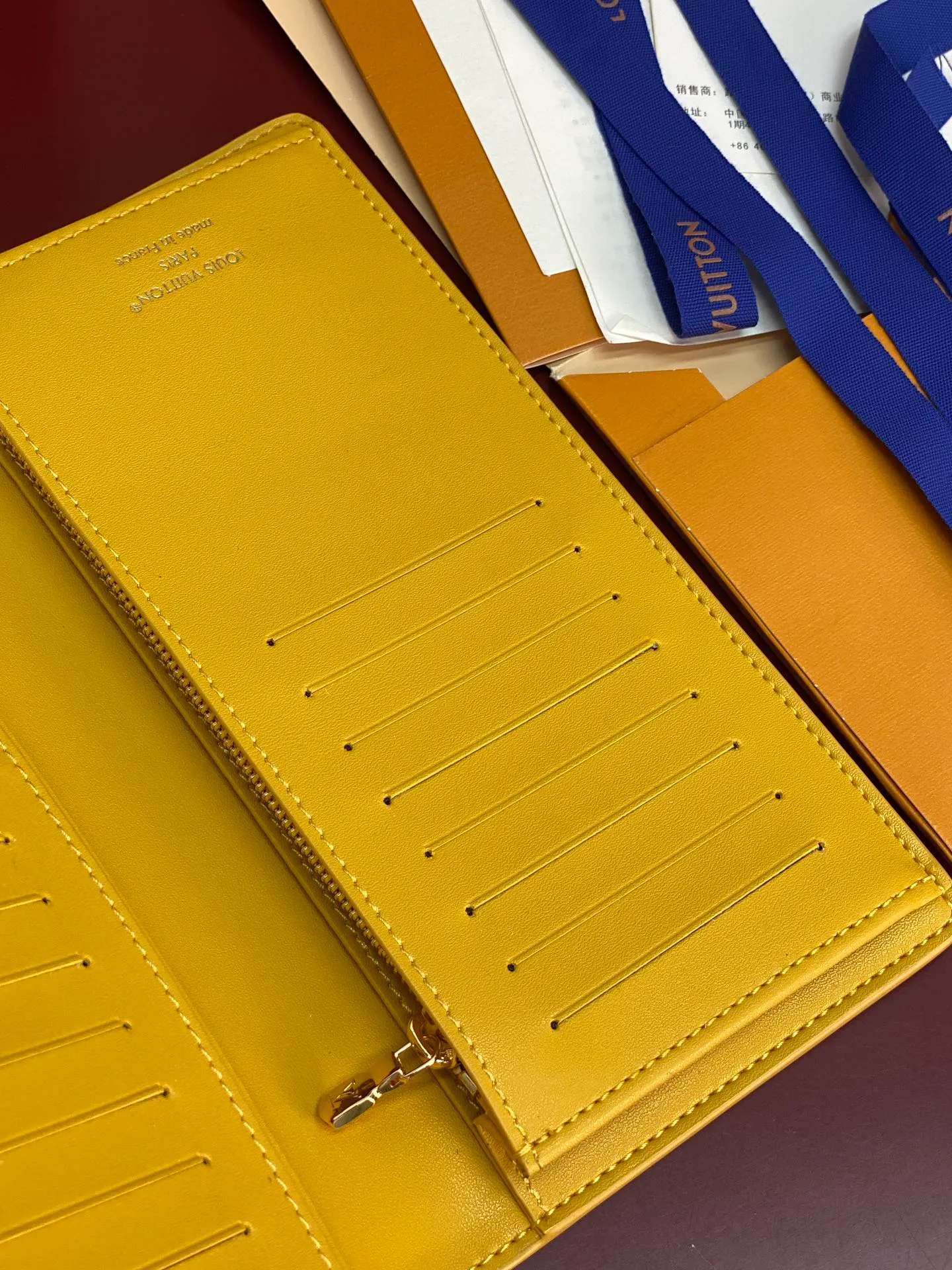 M25800 yellow! 🦀 Water ripple long clip! The Brazza wallet has multiple credit card slots and compartments for banknotes. It is very practical and made of elegant and soft Epi leather. size:10X19CM. 💰460