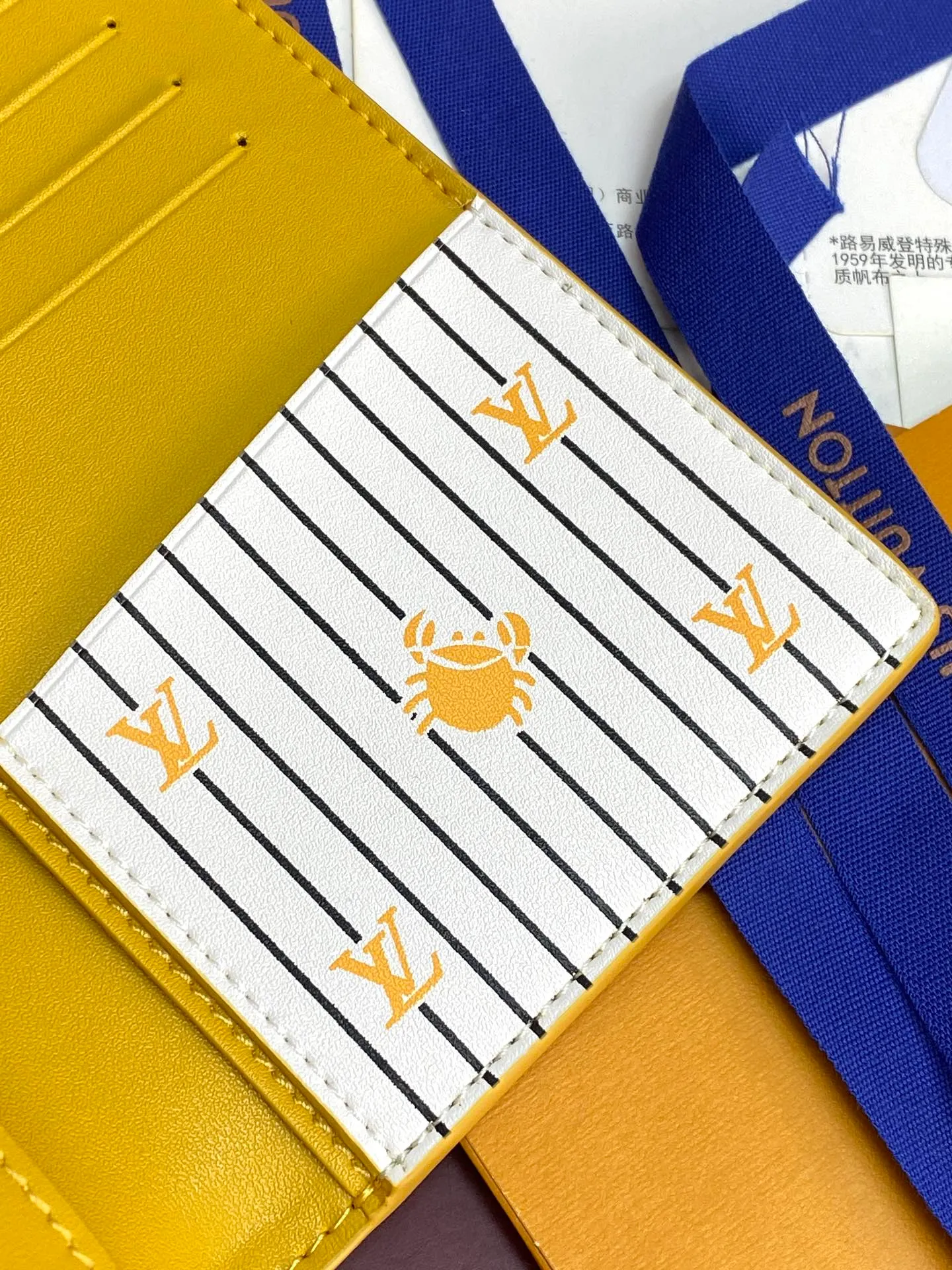 M25800 yellow! 🦀 Water ripple long clip! The Brazza wallet has multiple credit card slots and compartments for banknotes. It is very practical and made of elegant and soft Epi leather. size:10X19CM. 💰460