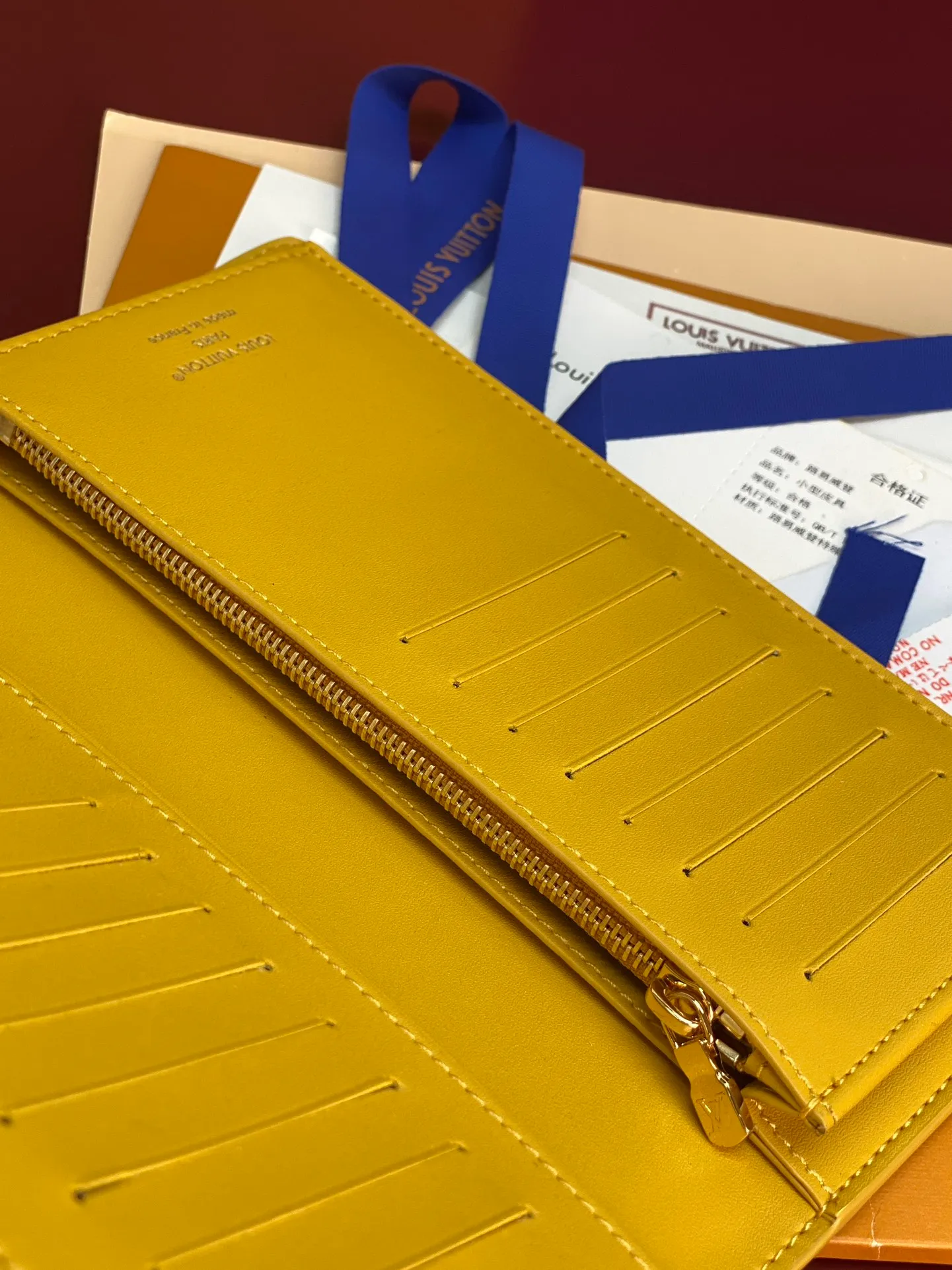 M25800 yellow! 🦀 Water ripple long clip! The Brazza wallet has multiple credit card slots and compartments for banknotes. It is very practical and made of elegant and soft Epi leather. size:10X19CM. 💰460