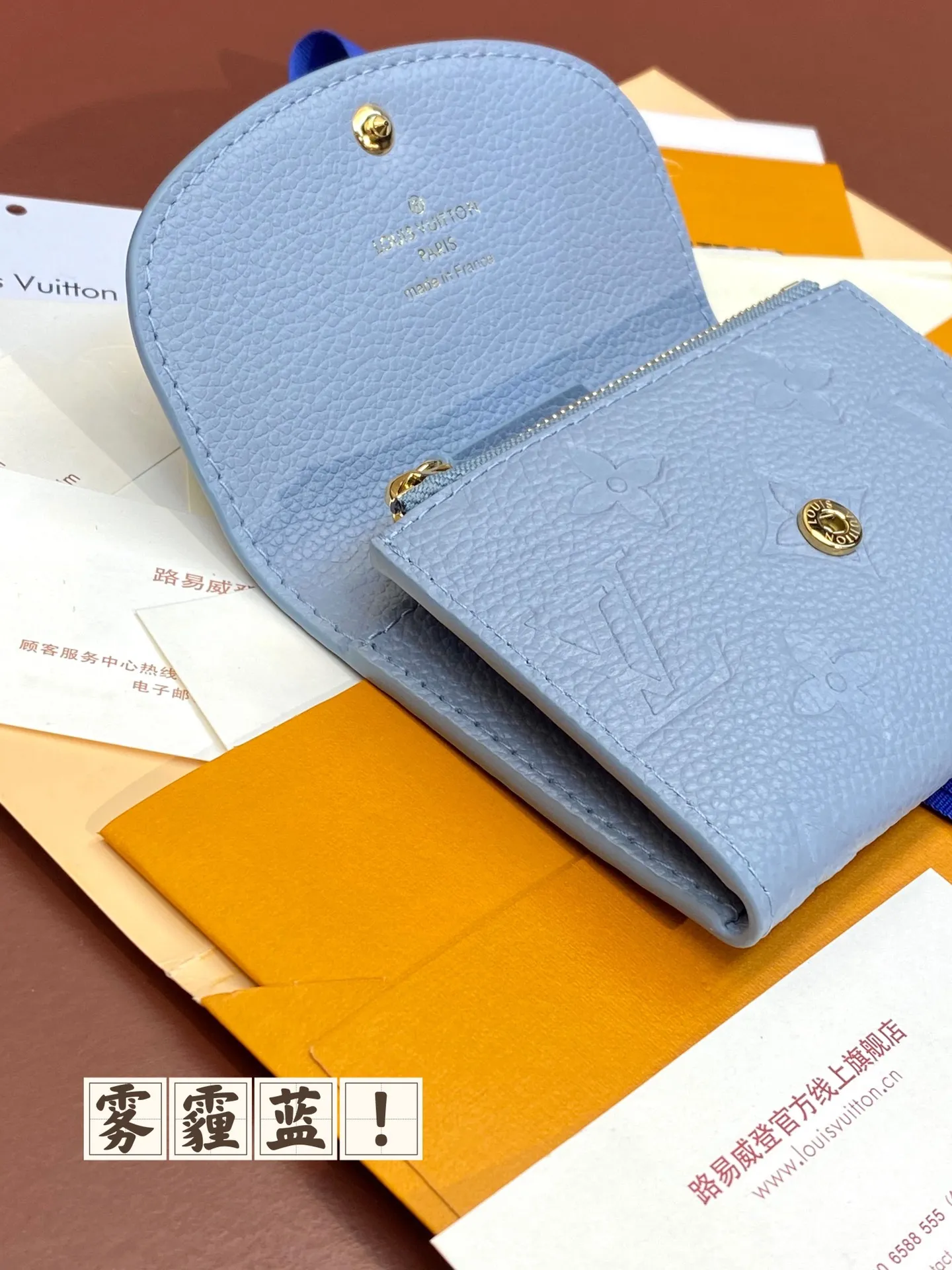 400💰M83231! Haze blue! Made of top layer cowhide! Women's Coin Purse Card Holder Small and exquisite but extremely practical, this colorful envelope-style coin purse is the perfect companion for modern women in urban life. It is compact and can be easily carried in a bag or even a pocket. Size: 11×8cm. .