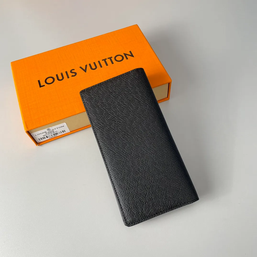 P400🇫🇷Exclusive real shot of overseas original single M31079! The Brazza wallet contains multiple credit card slots and compartments for banknotes. It is very practical. It is made of elegant and soft cross-grain first-layer leather. Size: 19×10cm