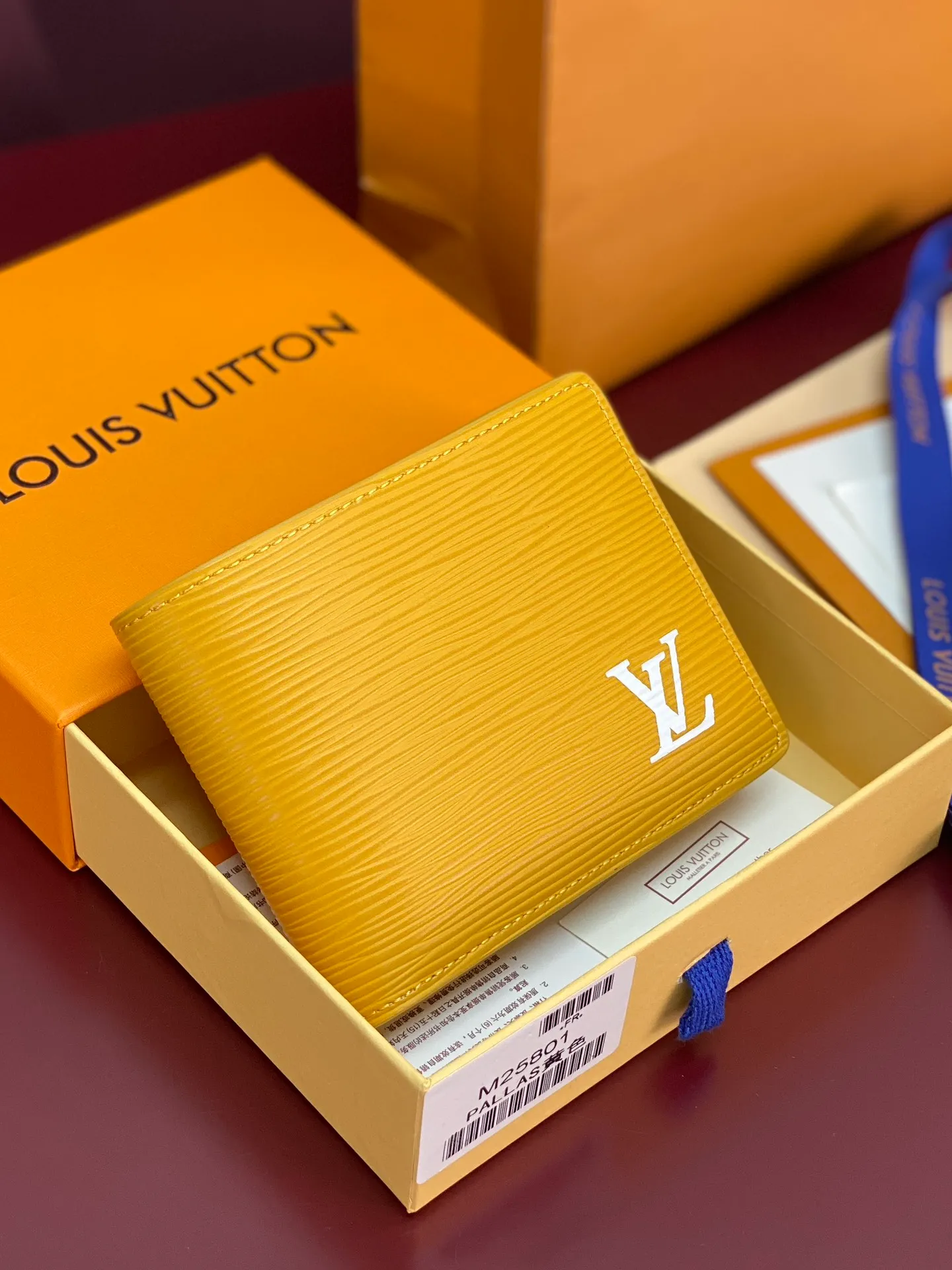 M25801 yellow! 🦀MULTIPLE Wallet, this Multiple wallet is made of Epi cow leather with a unique texture, and then a sophisticated inner layer is constructed of cow leather and printed leather. The compact size includes card slots, pockets and compartments, making it a perfect choice for everyday travel.  9 x 1.5 x 11.5 cm (H x W x Length). 💰380