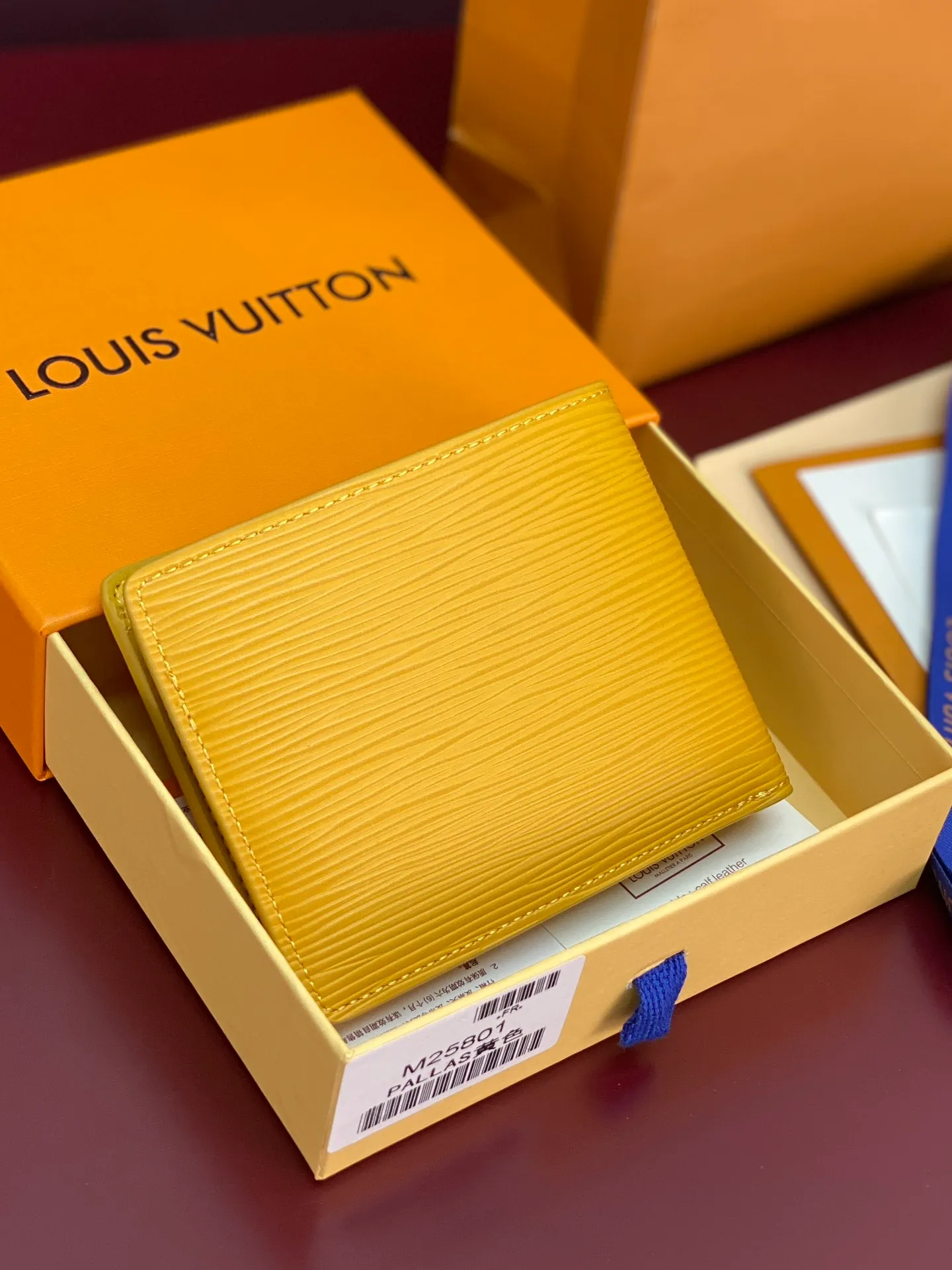 M25801 yellow! 🦀MULTIPLE Wallet, this Multiple wallet is made of Epi cow leather with a unique texture, and then a sophisticated inner layer is constructed of cow leather and printed leather. The compact size includes card slots, pockets and compartments, making it a perfect choice for everyday travel.  9 x 1.5 x 11.5 cm (H x W x Length). 💰380