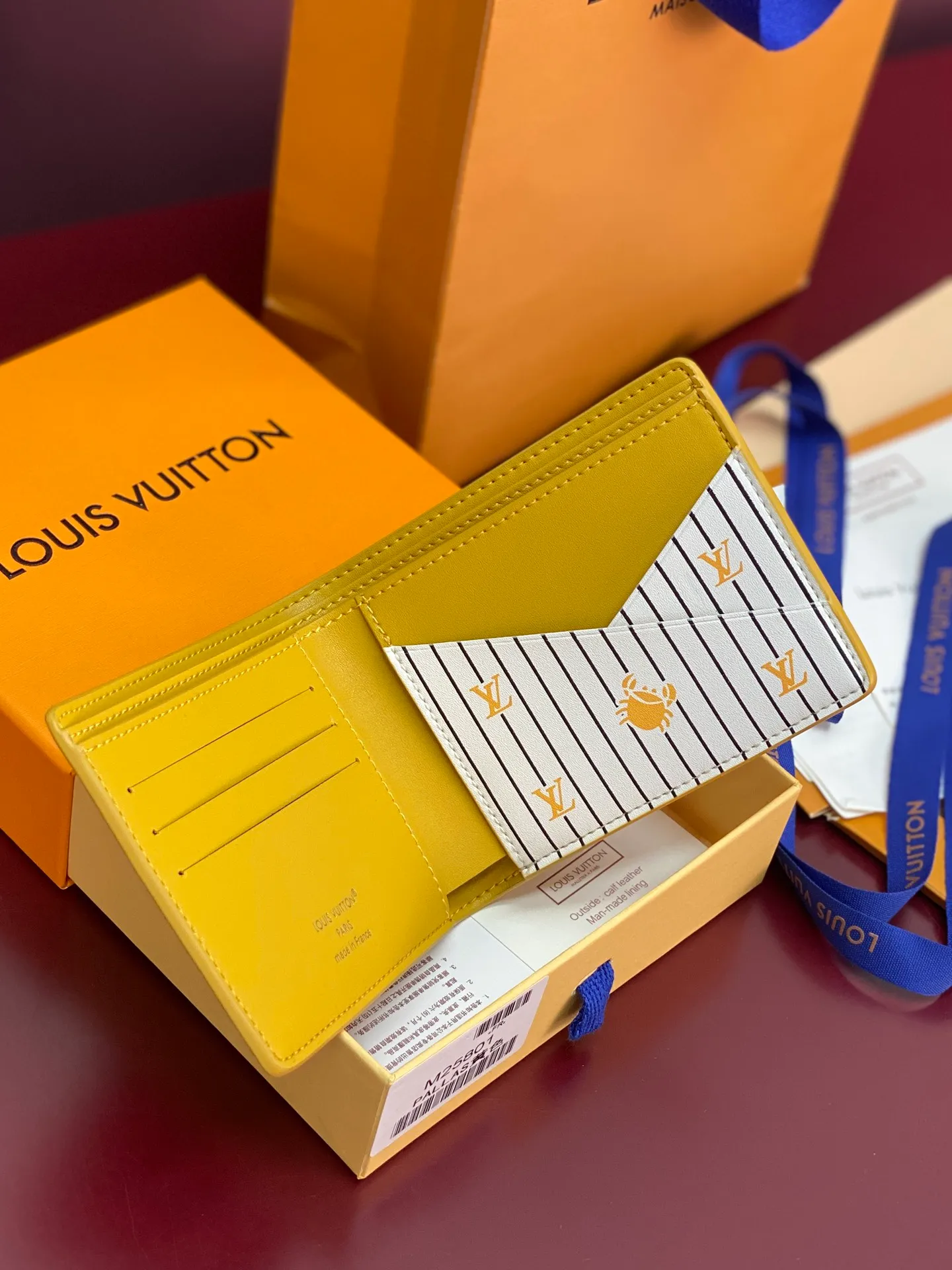M25801 yellow! 🦀MULTIPLE Wallet, this Multiple wallet is made of Epi cow leather with a unique texture, and then a sophisticated inner layer is constructed of cow leather and printed leather. The compact size includes card slots, pockets and compartments, making it a perfect choice for everyday travel.  9 x 1.5 x 11.5 cm (H x W x Length). 💰380