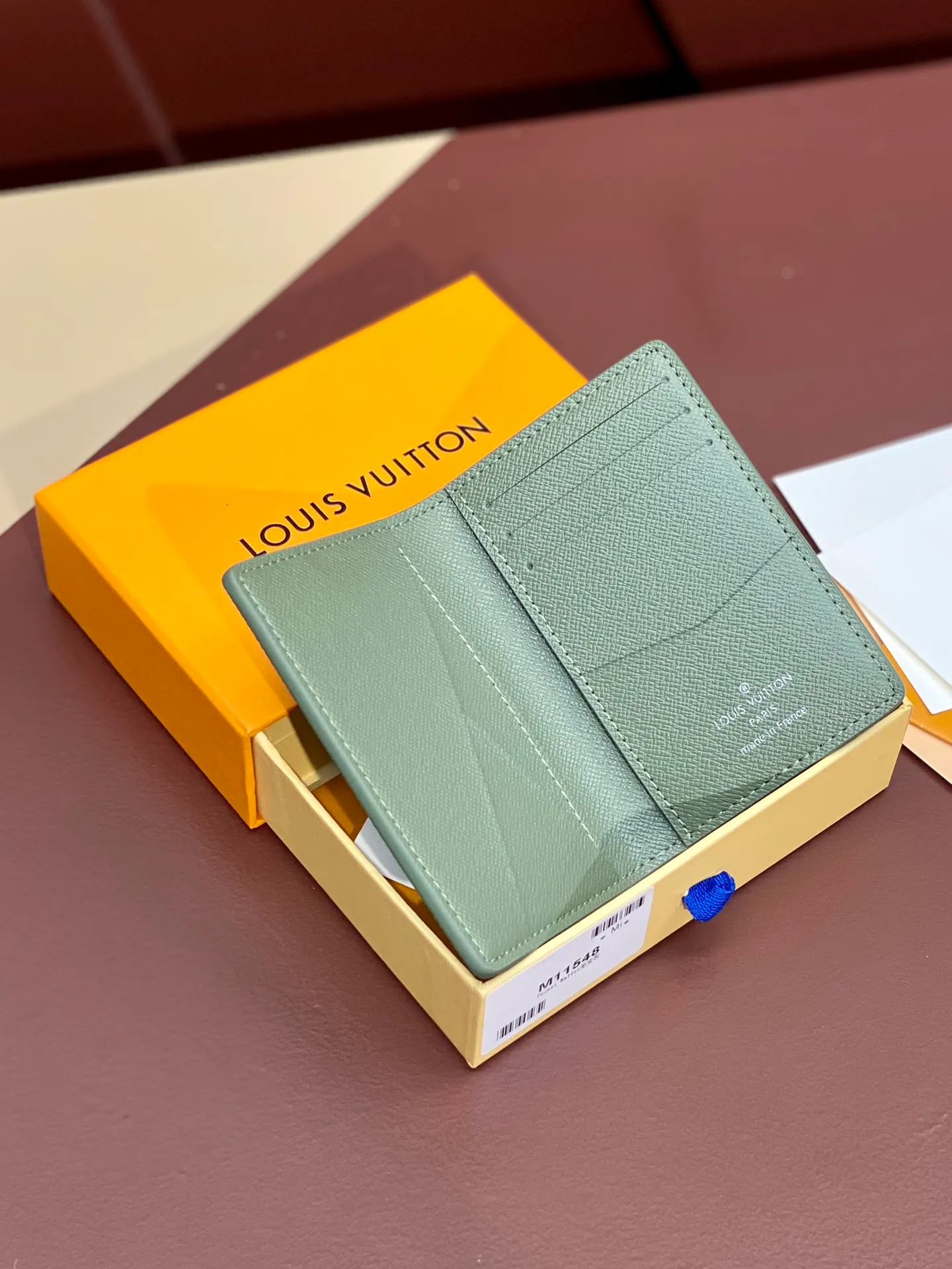 M11548 gradient gray! Card Holder Wallet Series Pocket Wallet This Louis Vuitton pocket wallet is small in size and powerful in function. It can store credit cards, banknotes and receipts, and can be easily put into a handbag or clothing pocket. Dimensions: 7.5 x 11x 1 cm (length x height x width). 💰320