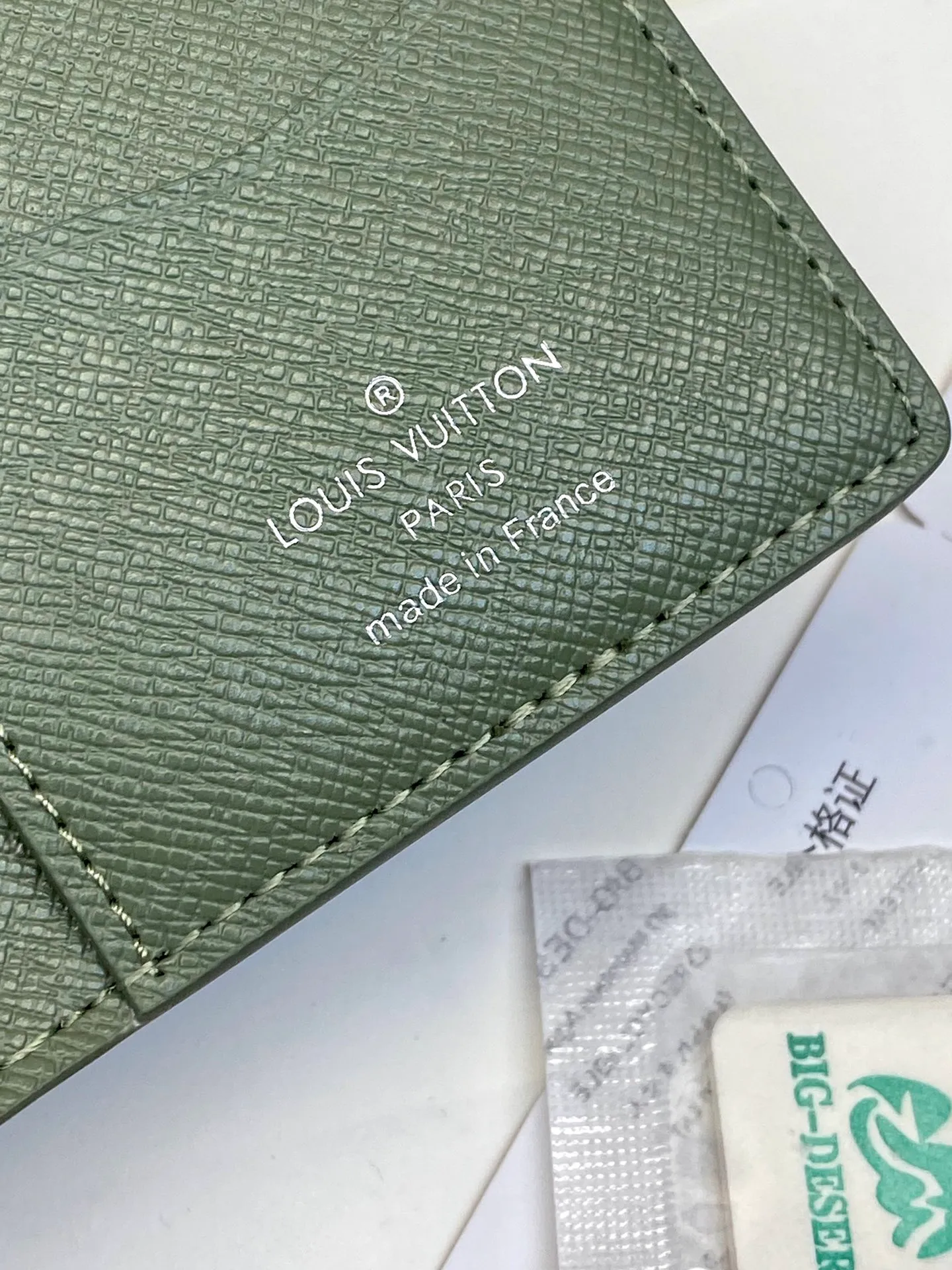 M11548 gradient gray! Card Holder Wallet Series Pocket Wallet This Louis Vuitton pocket wallet is small in size and powerful in function. It can store credit cards, banknotes and receipts, and can be easily put into a handbag or clothing pocket. Dimensions: 7.5 x 11x 1 cm (length x height x width). 💰320