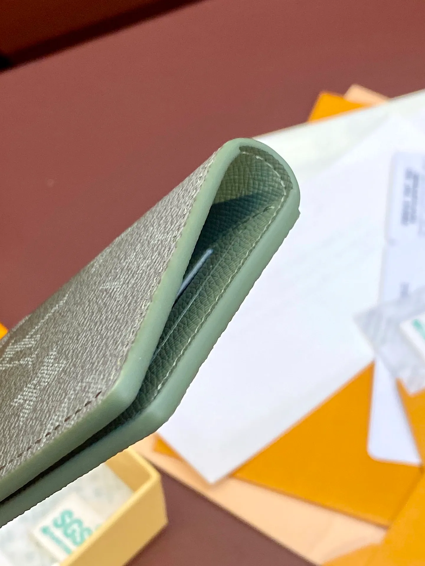 M11548 gradient gray! Card Holder Wallet Series Pocket Wallet This Louis Vuitton pocket wallet is small in size and powerful in function. It can store credit cards, banknotes and receipts, and can be easily put into a handbag or clothing pocket. Dimensions: 7.5 x 11x 1 cm (length x height x width). 💰320