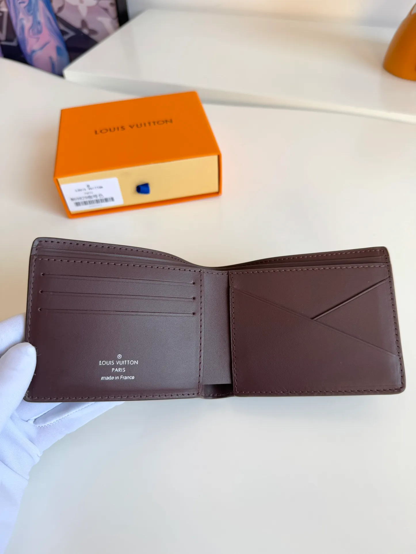 P360🇫🇷Exclusive real shot of overseas original order M69829 coffee! The LV Aerogram Multiple Wallet puts a new spin on a classic design. Exquisite craftsmanship gives the cow leather a rich grain texture, and the metal LV letters mark the brand identity. It can be easily matched with LV Aerogram series handbags. Size: 11.5×9×1.5cm