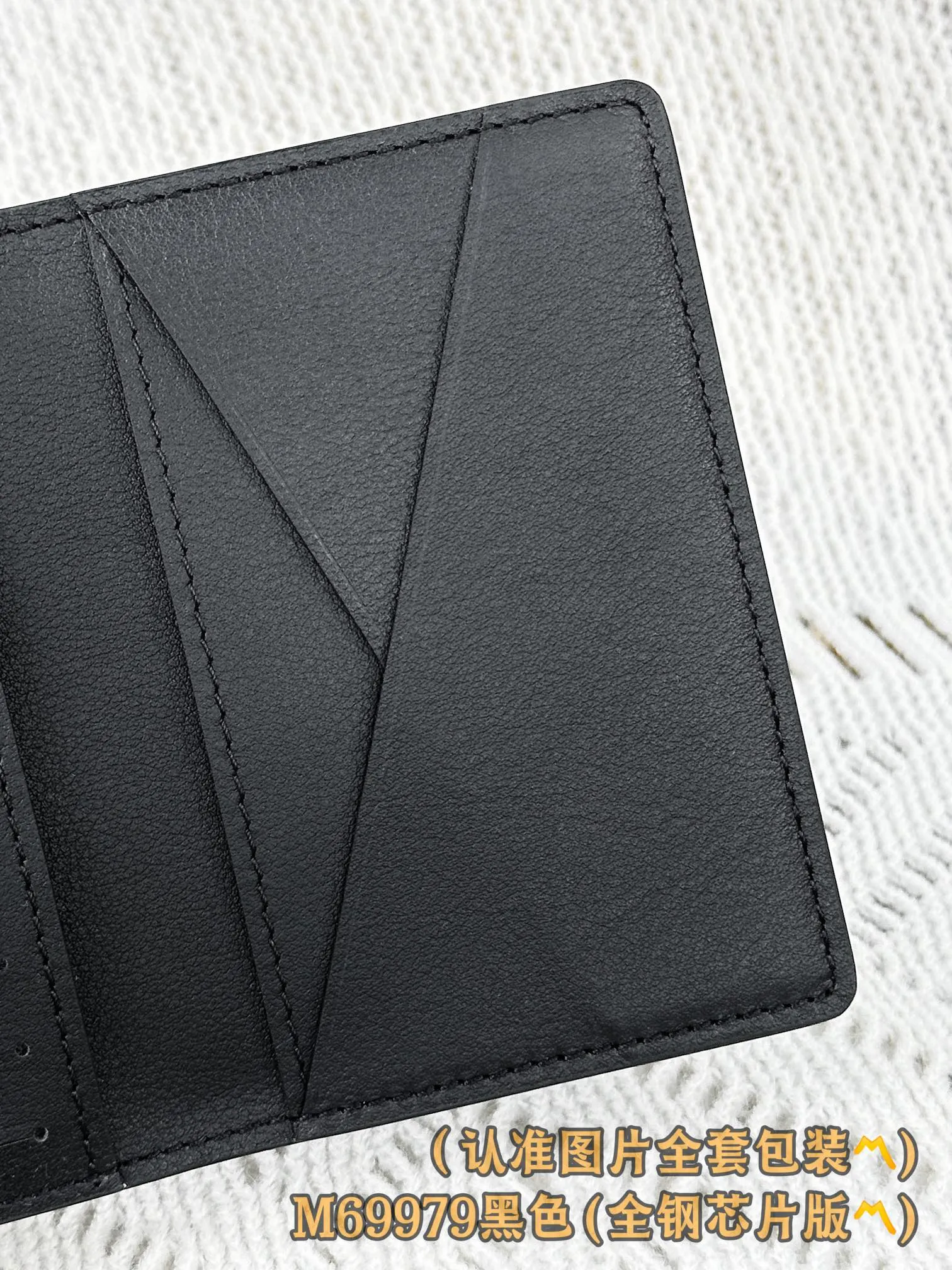 M69979 black (〽️A-grade all-steel version〽️) personalized customization, code change chip! All-Pocket Wallet This all-purpose pocket wallet from the LV Aerogram series is made of grained cowhide in low-key and chic tones. The compact design is embellished with the same-tone metal LV Initials logo. It has three business card compartments and five pockets inside, which can store business cards, receipts and banknotes in an orderly manner, while the external pocket provides easy access to frequently used cards.  7.5 x 11.1 x 1 cm (length x height x width) Premium 250