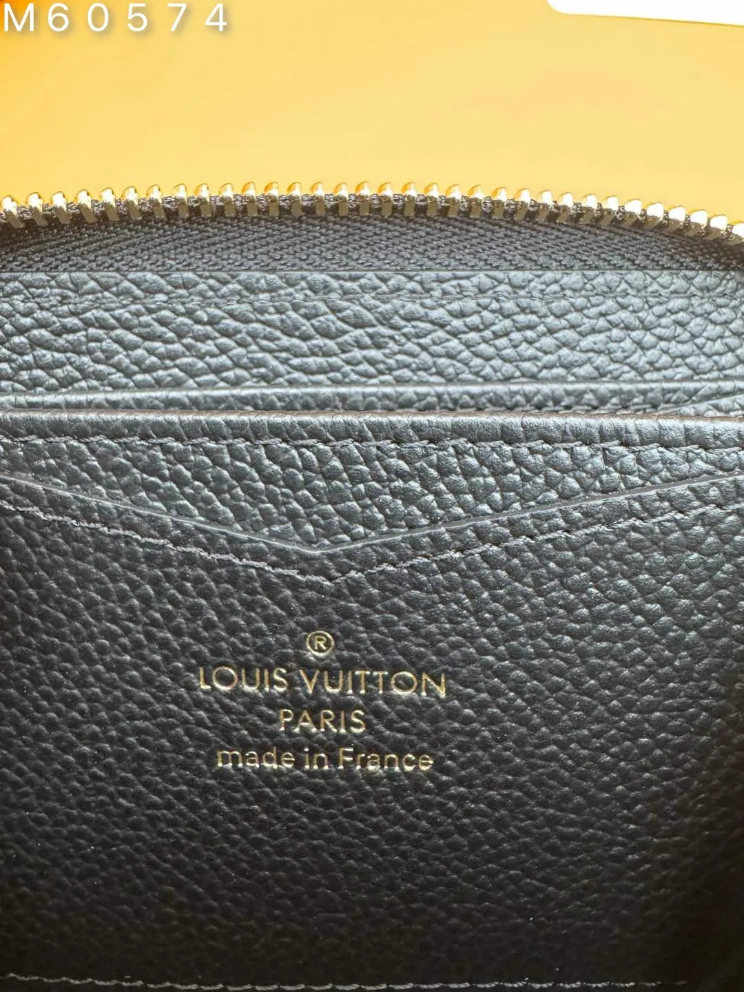 M60574 "Special Duty Free" ♻️[Official Edition·First Class Material·All Steel Hardware·French Chip·Complete Packaging] This classic-looking Zippy zipper coin purse is made of exquisite and soft leather. Spacious capacity and exquisite golden accessories, h elegant temperament. 11.0x8.5x2.0cm 💰620