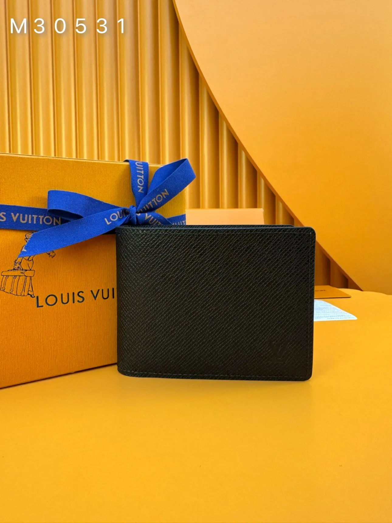 M30531 "Special Duty Free" ♻️[Official special edition·First-class material·All-steel hardware·Anti-counterfeiting chip·Full set of packaging] Soft and elegant Epi leather makes the blue Multiple wallet more refined. Compact and very practical, with numerous pockets and slits, our men's wallet fits easily into your pocket. 11.5x9x1.5cm 💰480