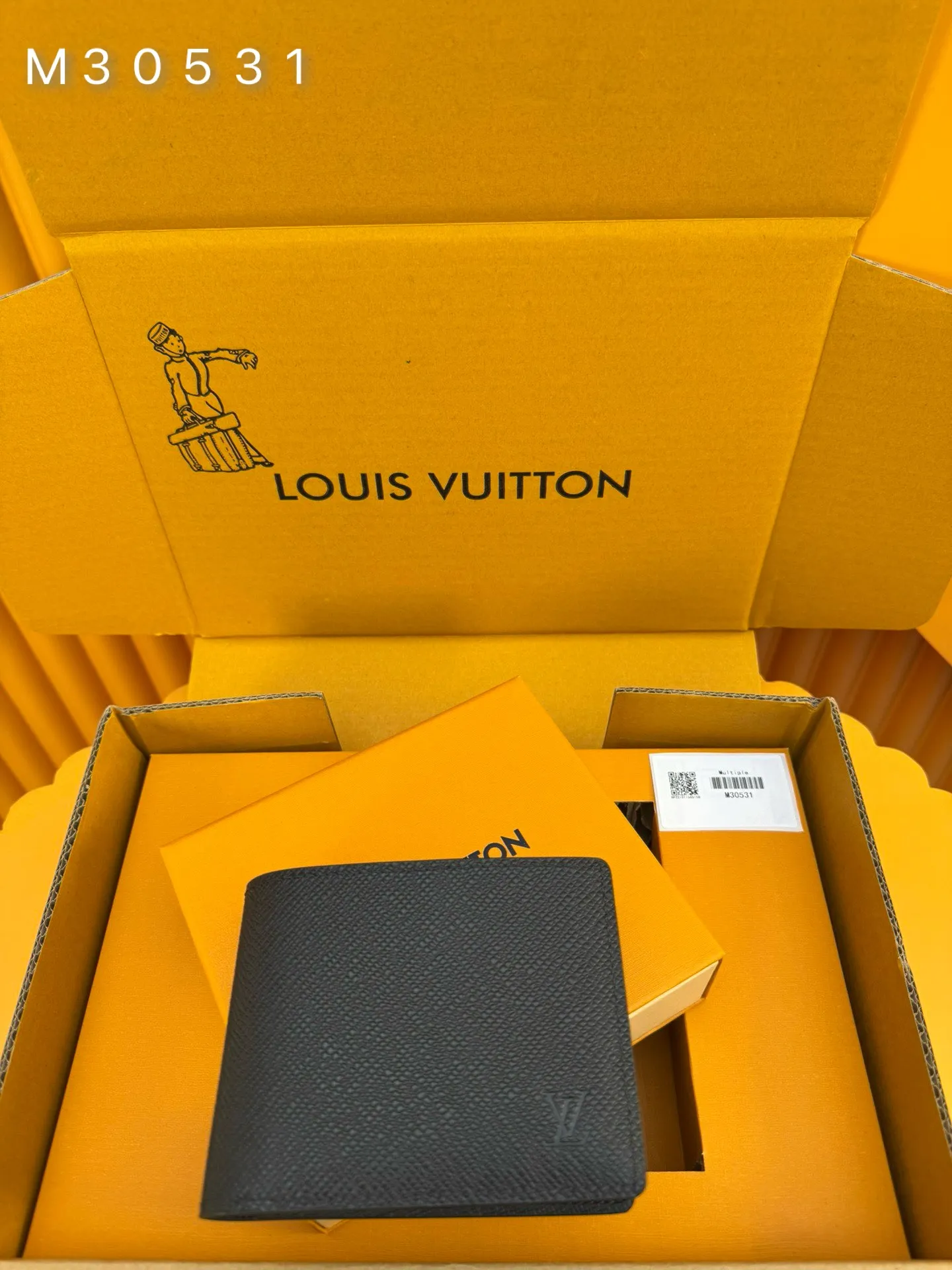 M30531 "Special Duty Free" ♻️[Official special edition·First-class material·All-steel hardware·Anti-counterfeiting chip·Full set of packaging] Soft and elegant Epi leather makes the blue Multiple wallet more refined. Compact and very practical, with numerous pockets and slits, our men's wallet fits easily into your pocket. 11.5x9x1.5cm 💰480