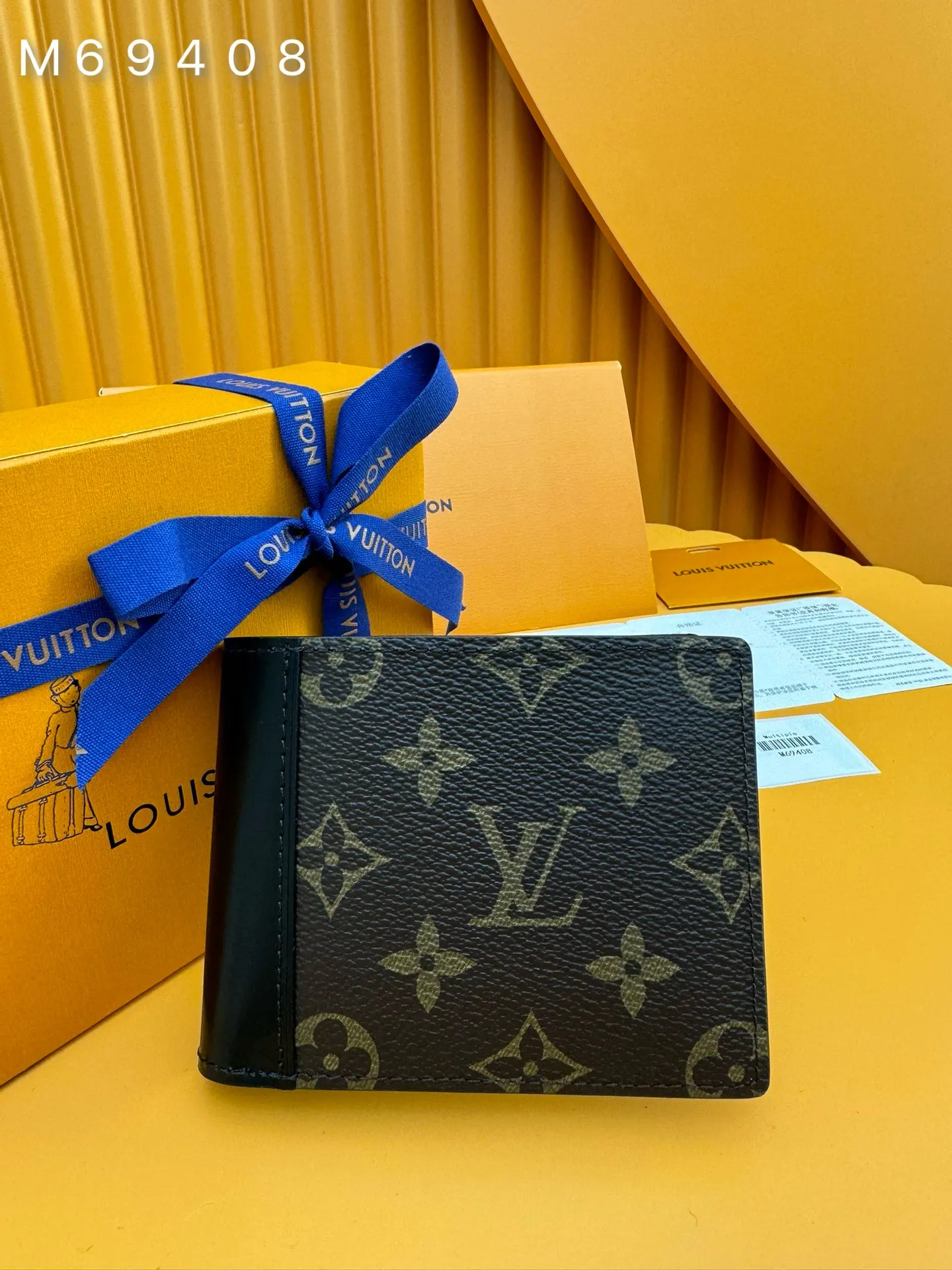 M69408 "Special Duty Free" ♻️[Official special edition·First-class material·All-steel hardware·Anti-counterfeiting chip·Full set of packaging] This Multiple wallet is made of Monogram Macassar material to reproduce the slim design. It can accommodate banknotes, credit cards, business cards, receipts and other items while being able to be put into the pocket. It uses the concept of contemporary pragmatism to define the method of carrying daily necessities, and it is also a good gift choice. 11.5X9X1.5cm💰460