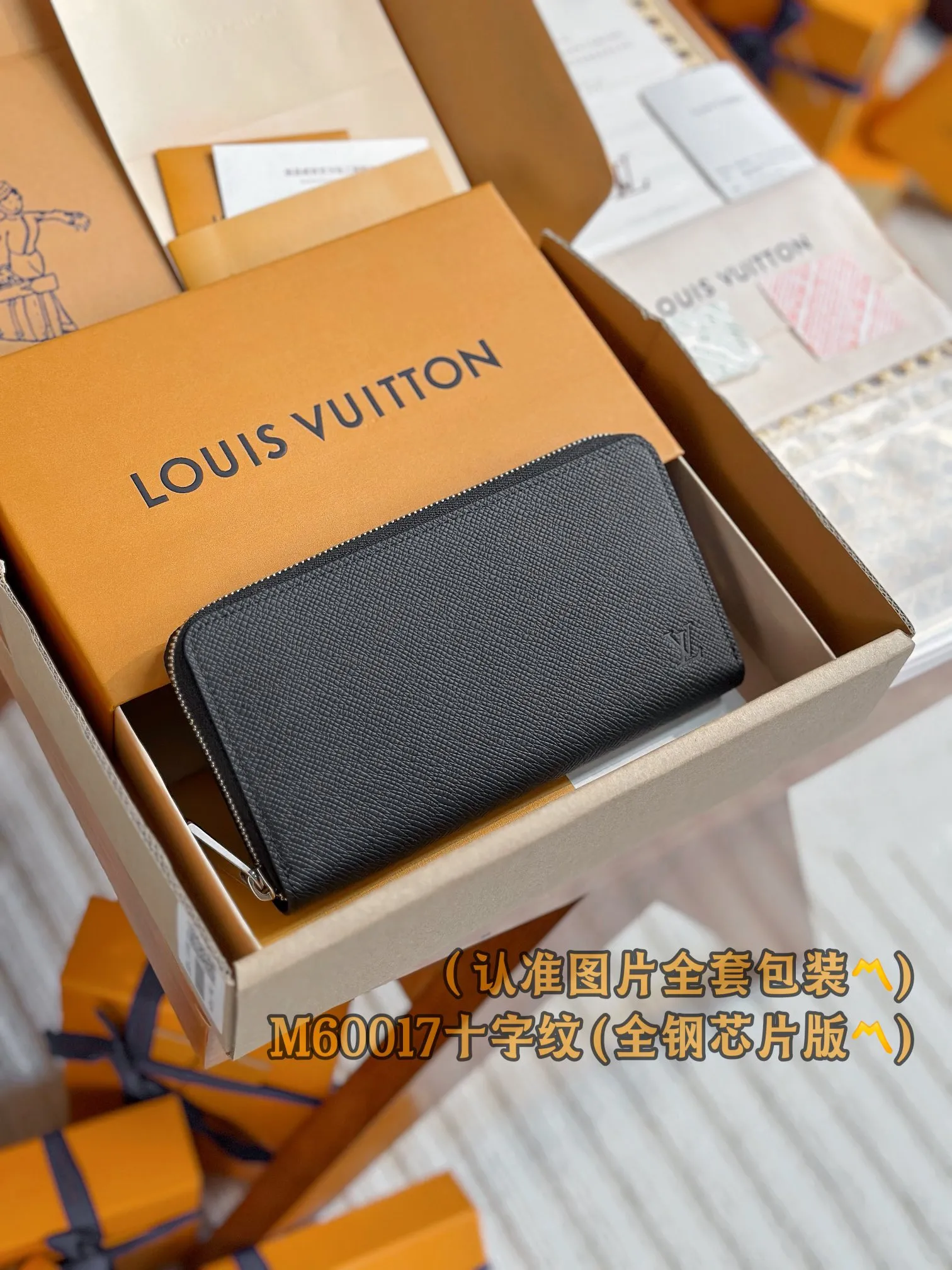 M60017 Cross pattern black (〽️Grade A all steel〽️) personalized customized version! Transcoding chip, zipper wallet, this zipper wallet is made of Epi cowhide, with a unique grain texture. The zipper wallet is one of Louis Vuitton's classic styles. It is famous for its secure full zipper design. It has multiple credit card slots, pockets and compartments, perfect for storing daily items, and can be carried as a handbag. 19.5 x 10.5 x 2.5 cm (length x height x width). Special 400