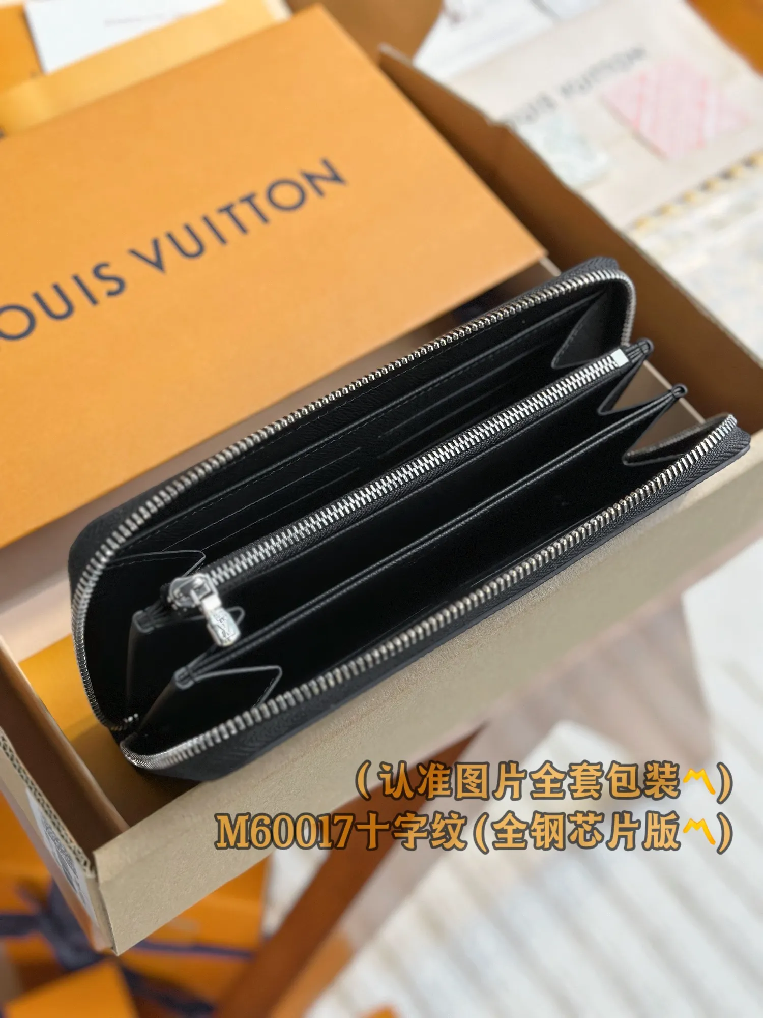 M60017 Cross pattern black (〽️Grade A all steel〽️) personalized customized version! Transcoding chip, zipper wallet, this zipper wallet is made of Epi cowhide, with a unique grain texture. The zipper wallet is one of Louis Vuitton's classic styles. It is famous for its secure full zipper design. It has multiple credit card slots, pockets and compartments, perfect for storing daily items, and can be carried as a handbag. 19.5 x 10.5 x 2.5 cm (length x height x width). Special 400