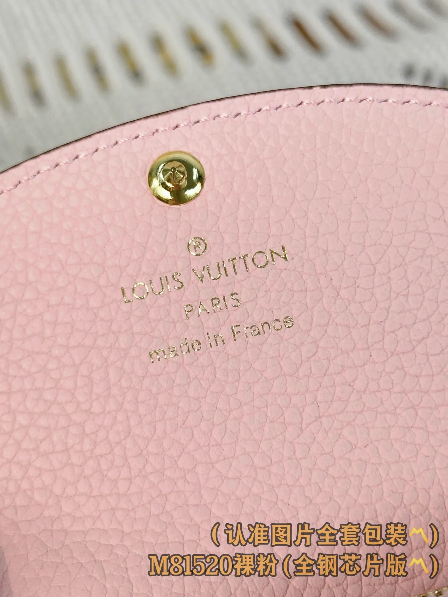 M81520 nude pink (〽️Grade A all-steel〽️) personalized customized version! Transcoding chip, ROSALIE coin purse This Rosalie coin purse is made of Monogram Empreinte embossed soft-grained cow leather. It opens with a rounded flap to create a compact shape. It has a zippered coin pocket, a patch pocket and a card compartment. Louis Vuitton logo-engraved snaps secure the closure. 11 x 8 x 2.5 cm (length x height x width). Special 260