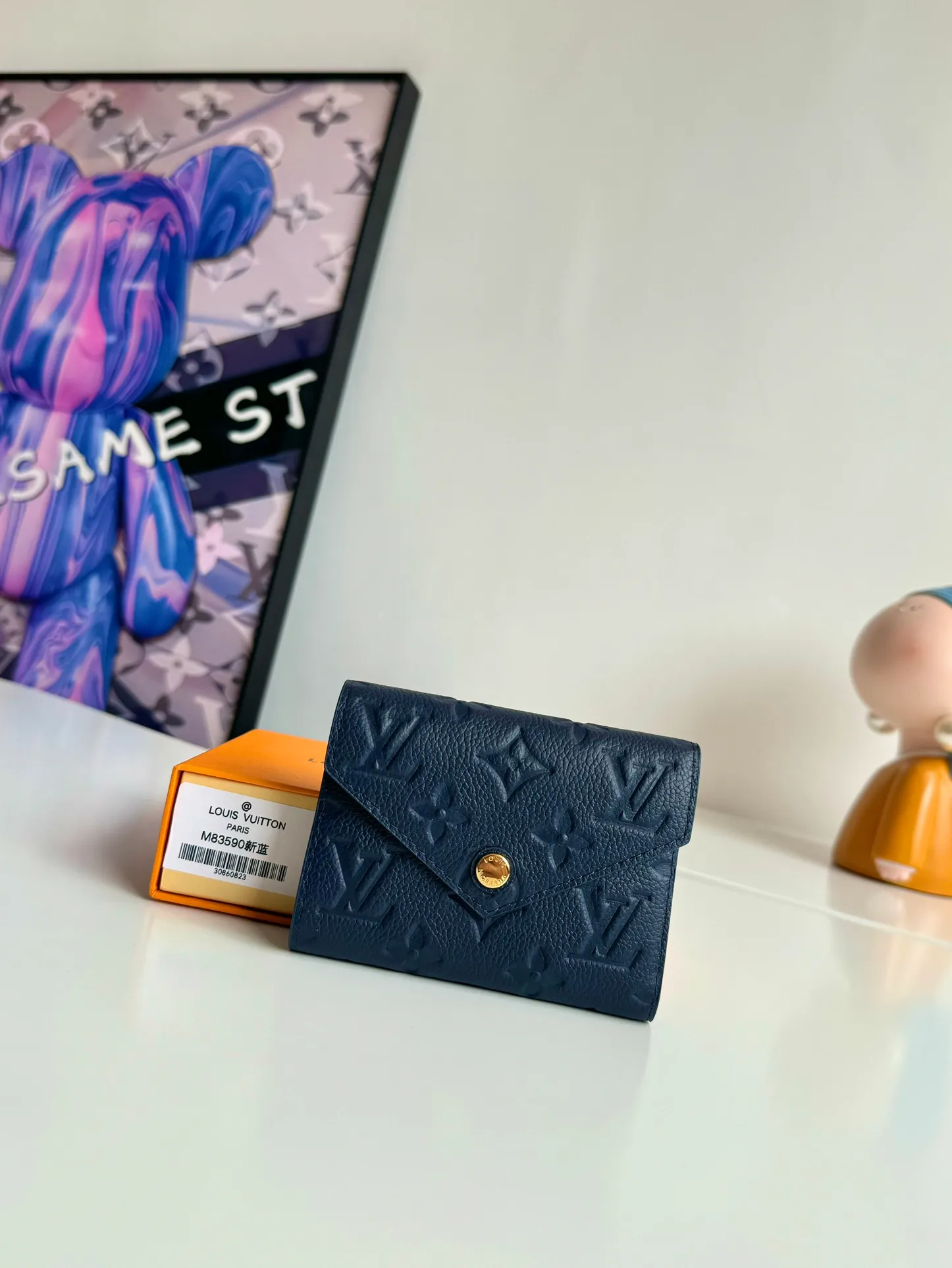 P480🇫🇷Overseas original single M83590 blue exclusive real shot! Gorgeous and functional, this soft and compact Victorine wallet in Monogram Empreinte leather is the ultimate fashion companion. Every detail has been carefully designed to maximize the storage function of a long wallet in a petite size. Size: 12×9cm