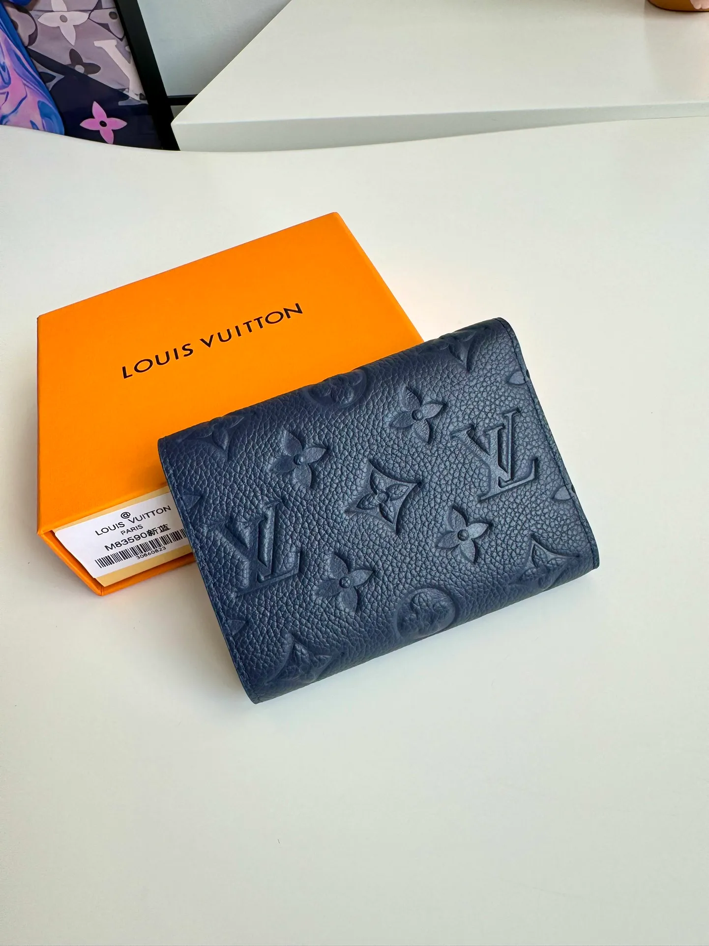 P480🇫🇷Overseas original single M83590 blue exclusive real shot! Gorgeous and functional, this soft and compact Victorine wallet in Monogram Empreinte leather is the ultimate fashion companion. Every detail has been carefully designed to maximize the storage function of a long wallet in a petite size. Size: 12×9cm