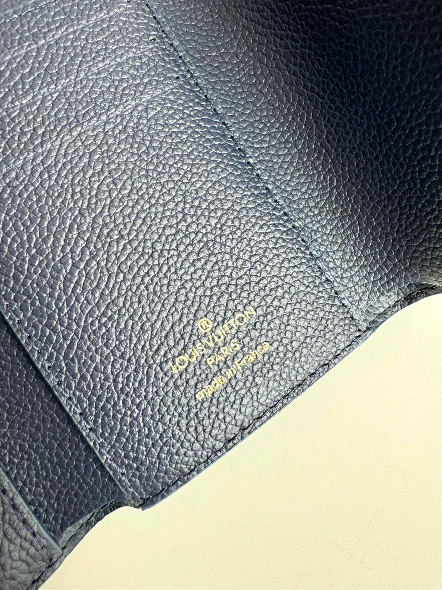 P480🇫🇷Overseas original single M83590 blue exclusive real shot! Gorgeous and functional, this soft and compact Victorine wallet in Monogram Empreinte leather is the ultimate fashion companion. Every detail has been carefully designed to maximize the storage function of a long wallet in a petite size. Size: 12×9cm