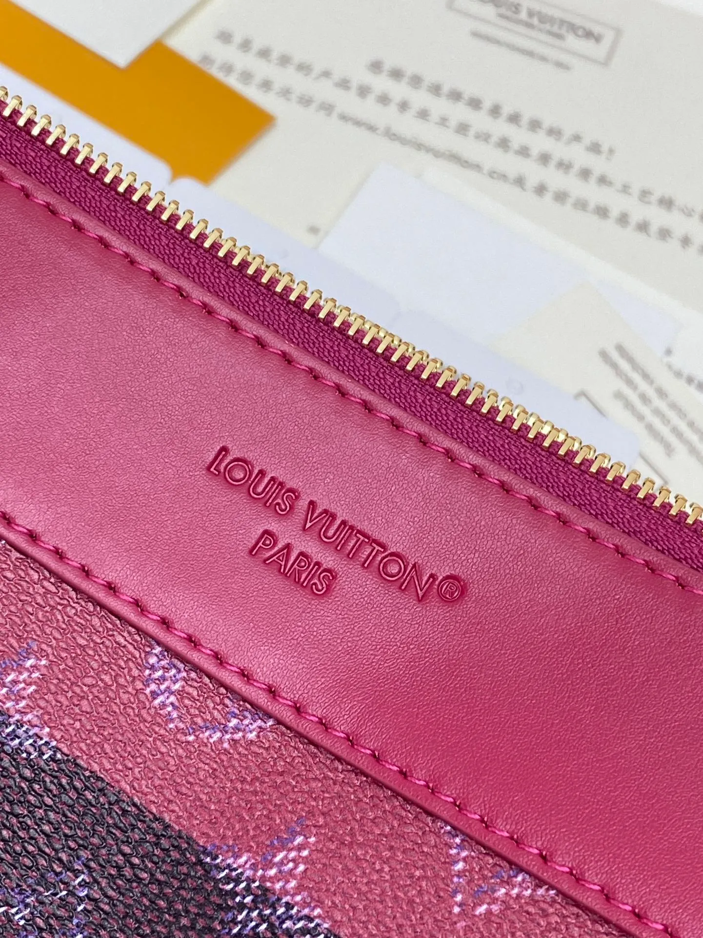 Upgraded version ⚠️M11545 purple stripe! POCHETTE VOYAGE SOUPLE Clutch The Pochette Voyage Souple Clutch is made of soft Monogram Eclipse coated canvas, and uses rounded strokes to outline the classic Pochette Voyage Clutch lines, bringing a comfortable travel experience. The slim construction features a zip compartment and magnetic back pocket. 32 x 21 x 8 cm (length x height x width). 18540300