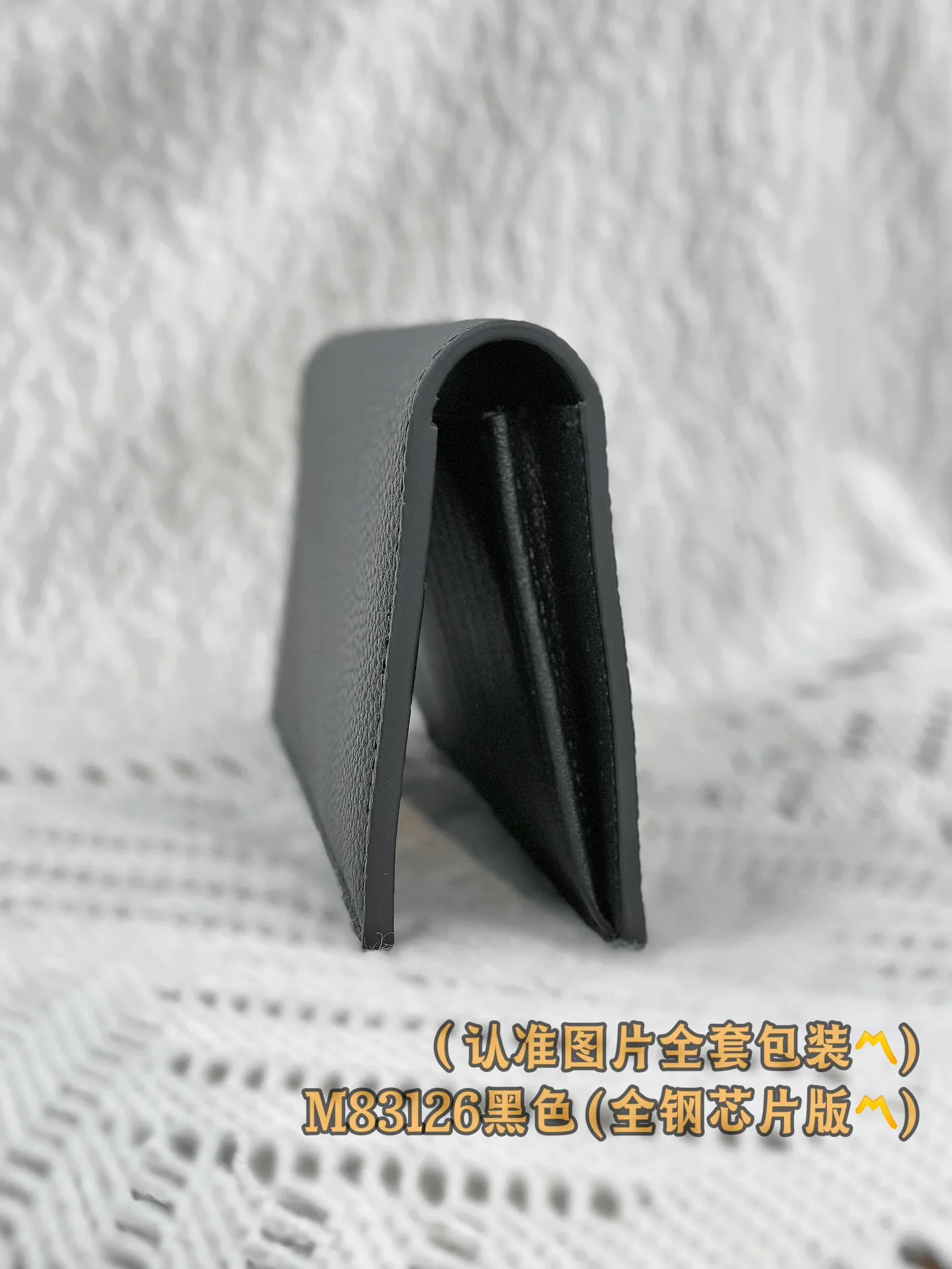 M83126 black (〽️A-grade all-steel version〽️) personalized customization, transcoding chip! Brazza Wallet Concave LOLG The brand's iconic Brazza long wallet is made of grained cowhide, creating an elegant and masculine look. Equipped with sixteen business card compartments, a large zippered compartment for storing change and multiple pockets, the wallet is both functional and beautiful. This Brazza wallet from the LV Aerogram series is also decorated with the LV Initials logo in the same tone, perfectly highlighting the brand style.  10 x 19 x 2 cm (length x height x width). Premium 360