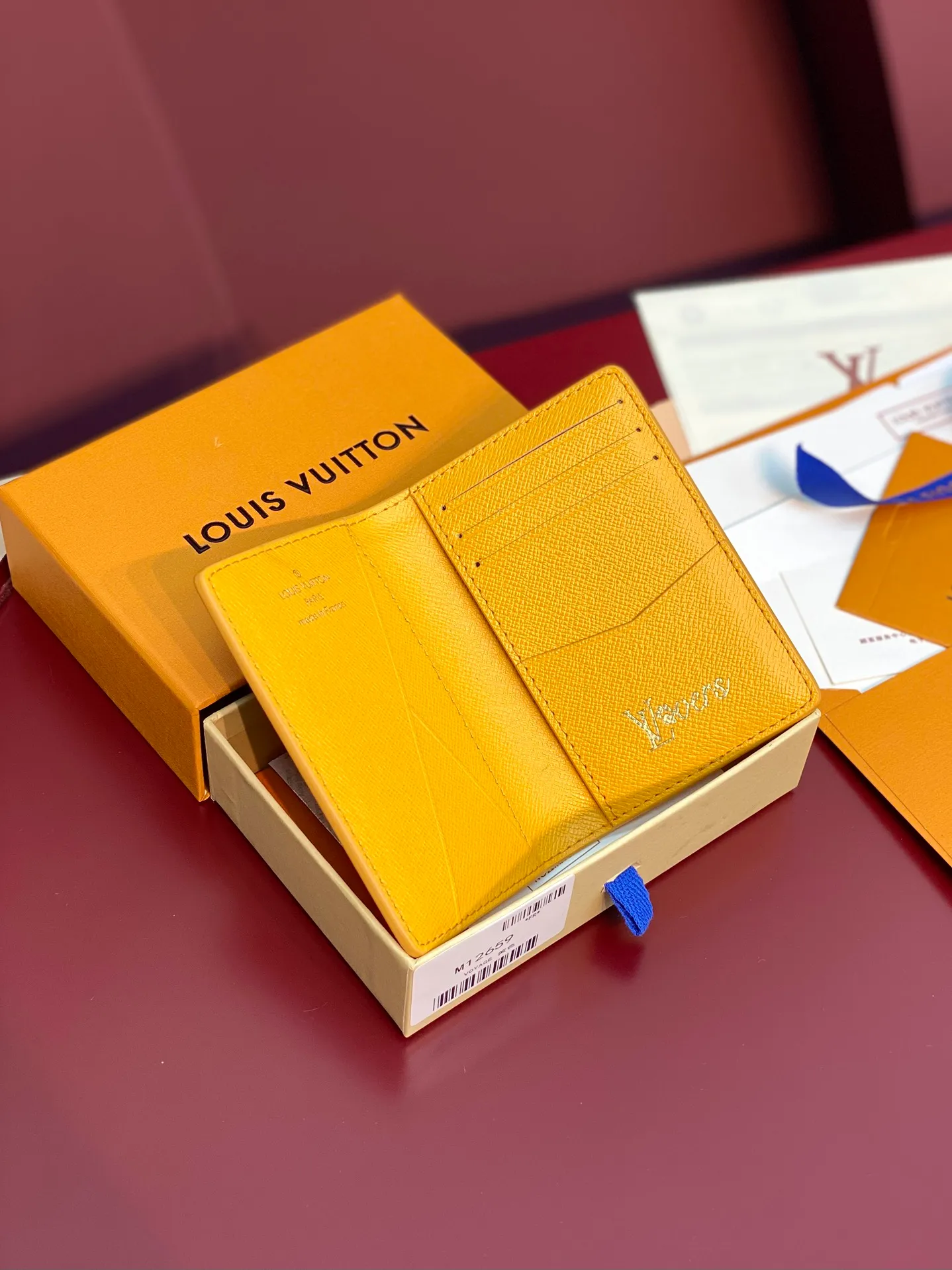M12659 Yellow! Pocket wallet, this pocket wallet is made of Monogram Heritage coated canvas, which is integrated with classic elements such as the vertical and horizontal texture of Damier check and the Marque L.Vuitton Déposée logo, showing Pharrell Williams' modern interpretation of the Monogram pattern.  11.1 x 1 x 7.5 cm (height x width x length). 💰320