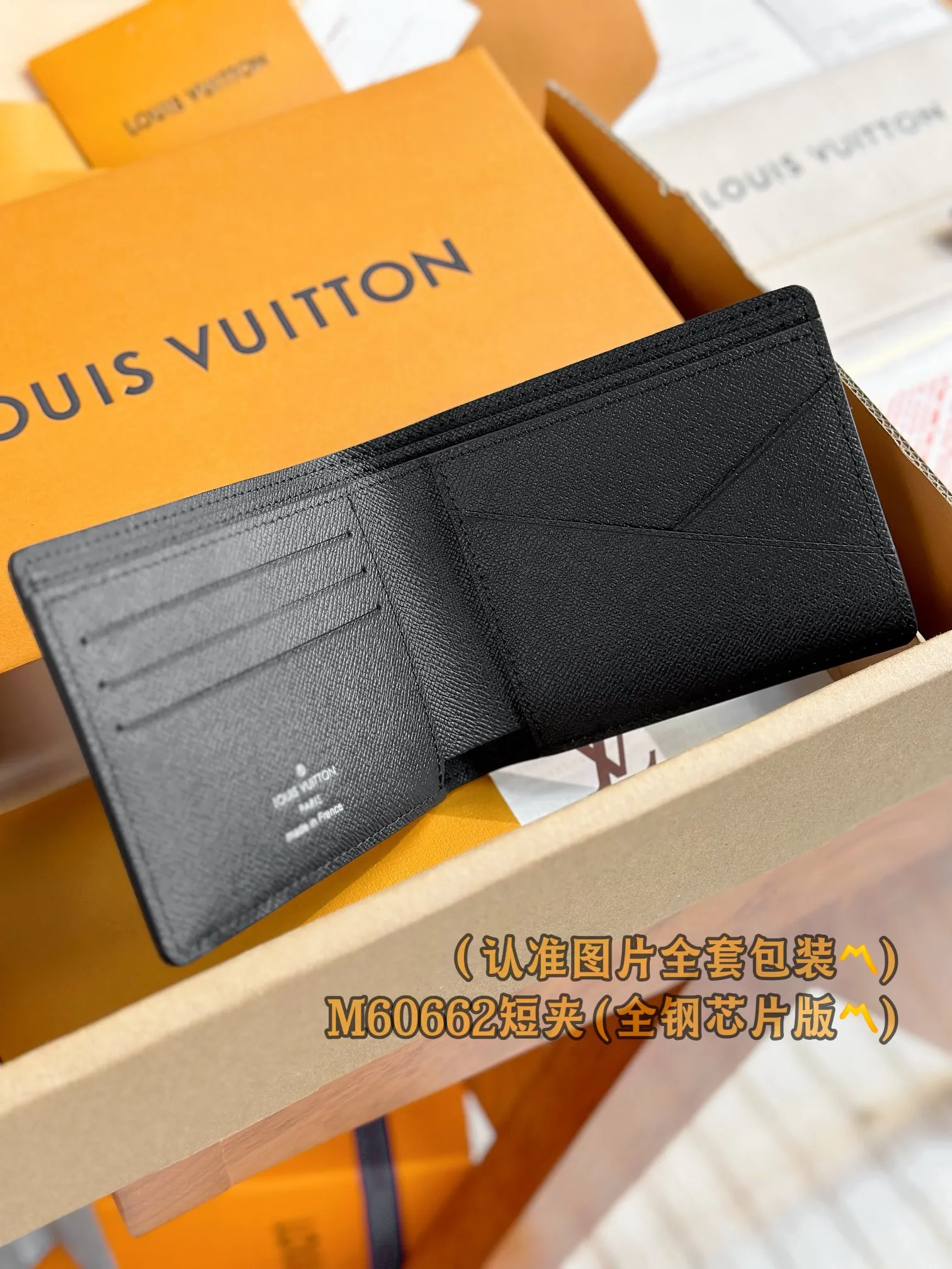 M60662 short clip! (〽️A grade all steel〽️) personalized customized version! Multiple money, exquisite and soft Epi leather is the best material to create a Multiple wallet. Compact in size yet highly functional, it has multiple pockets and compartments and can be easily stored in any pocket.  11.5 x 9 x 1.5 cm (length x height x width). Special grade 230