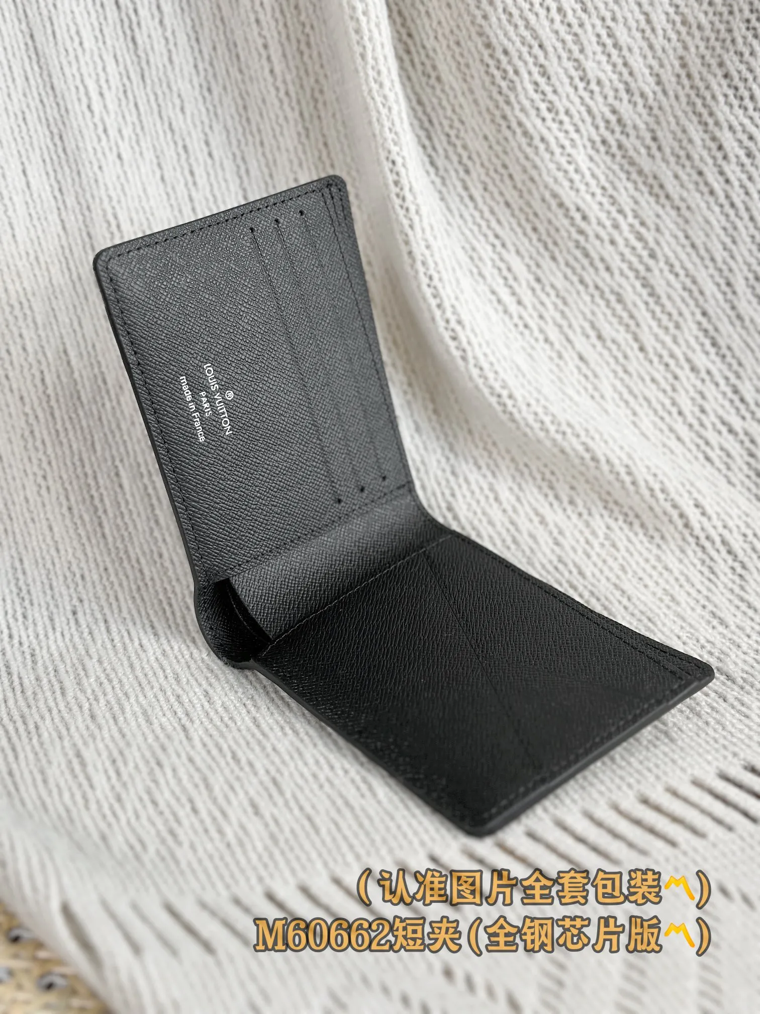 M60662 short clip! (〽️A grade all steel〽️) personalized customized version! Multiple money, exquisite and soft Epi leather is the best material to create a Multiple wallet. Compact in size yet highly functional, it has multiple pockets and compartments and can be easily stored in any pocket.  11.5 x 9 x 1.5 cm (length x height x width). Special grade 230