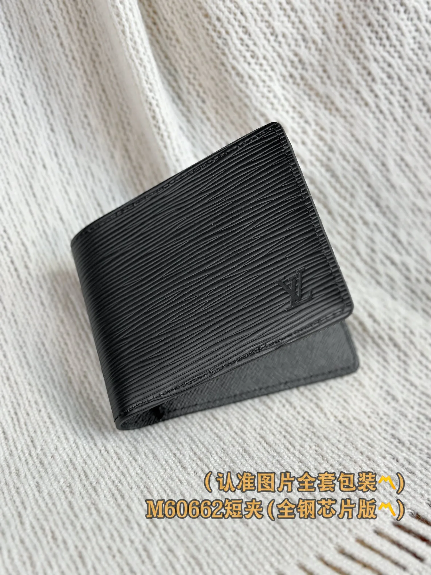 M60662 short clip! (〽️A grade all steel〽️) personalized customized version! Multiple money, exquisite and soft Epi leather is the best material to create a Multiple wallet. Compact in size yet highly functional, it has multiple pockets and compartments and can be easily stored in any pocket.  11.5 x 9 x 1.5 cm (length x height x width). Special grade 230