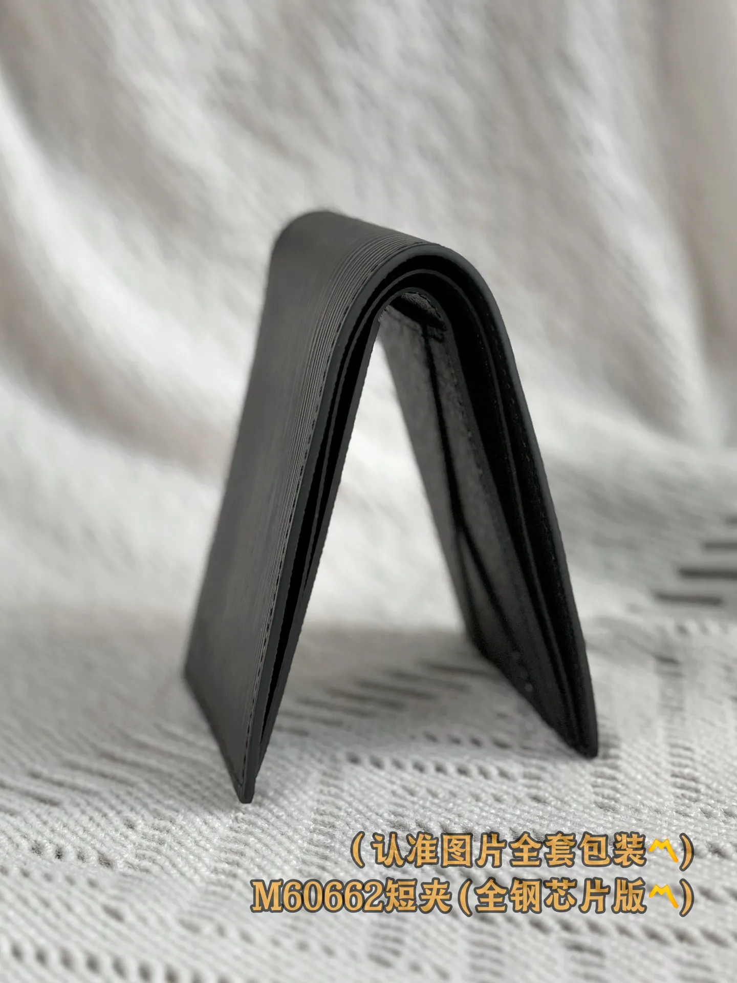 M60662 short clip! (〽️A grade all steel〽️) personalized customized version! Multiple money, exquisite and soft Epi leather is the best material to create a Multiple wallet. Compact in size yet highly functional, it has multiple pockets and compartments and can be easily stored in any pocket.  11.5 x 9 x 1.5 cm (length x height x width). Special grade 230