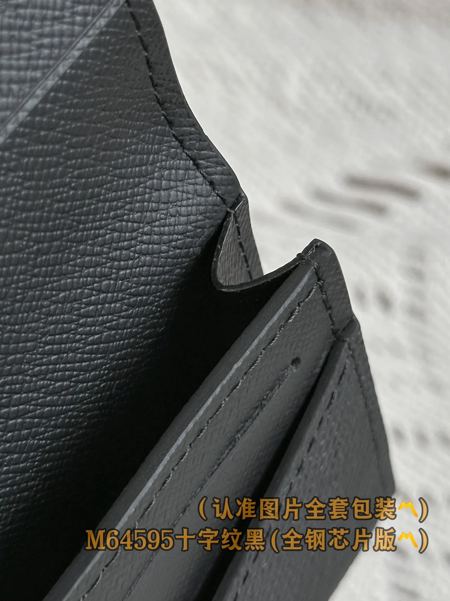 M64595 Cross Pattern Black (〽️Grade A All Steel〽️) Personalized Customization! Envelope Carte De Visite card holder, made of Louis Vuitton's classic Taiga leather, this Enveloppe Carte de Visite card holder can hold business cards, credit cards or transportation cards. 10.5 x 8 x 1.7 cm (length x height x width). Special grade 230