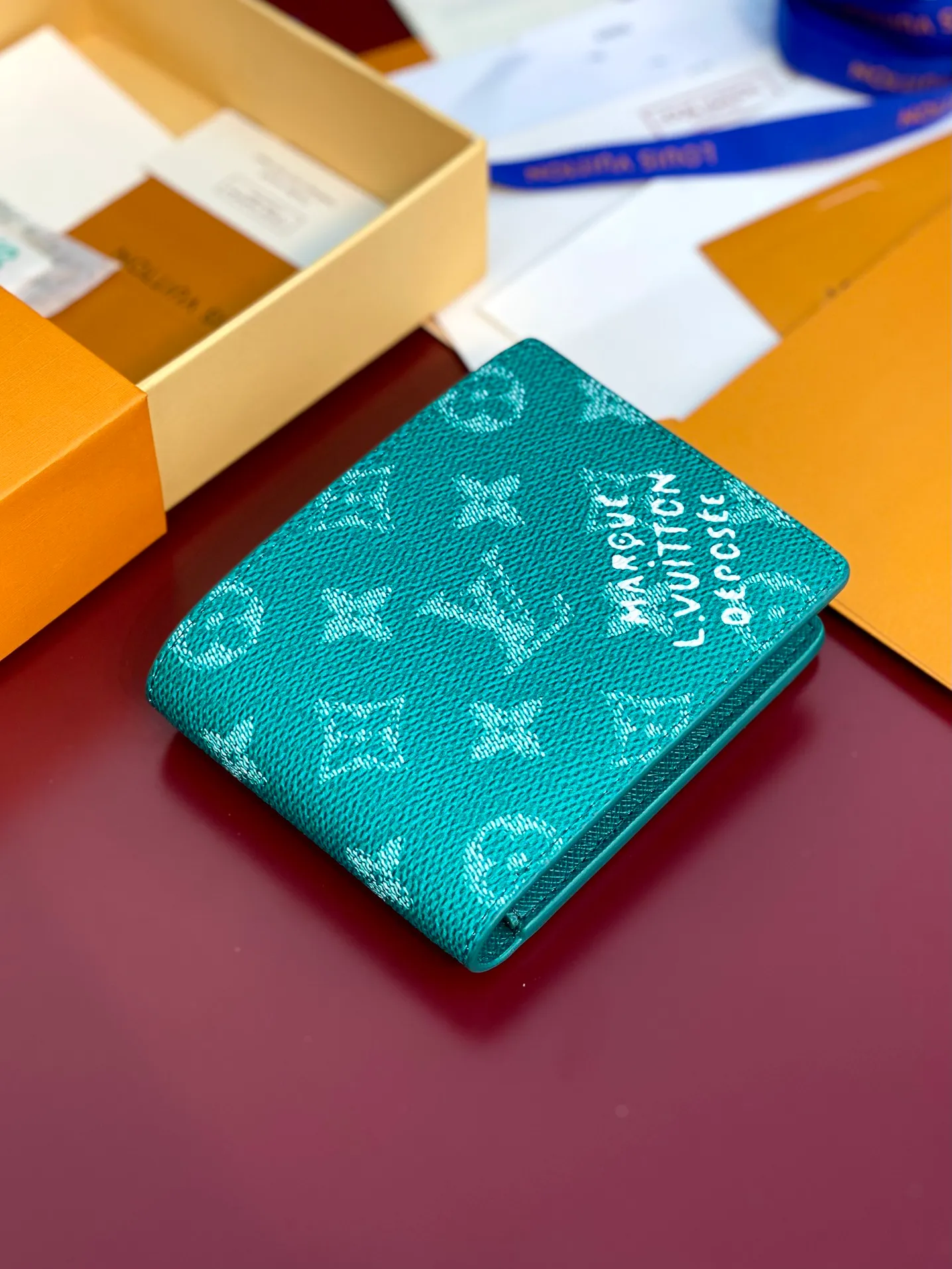 M12657 Green! MULTIPLE Wallet, this Multiple wallet is made of Monogram Heritage canvas to release a modern style, delicately showing the original Damier pattern details such as vertical and horizontal textures and Marque L.Vuitton Déposée logo.  9 x 1.5 x 11.5 cm (H x W x Length). 💰340