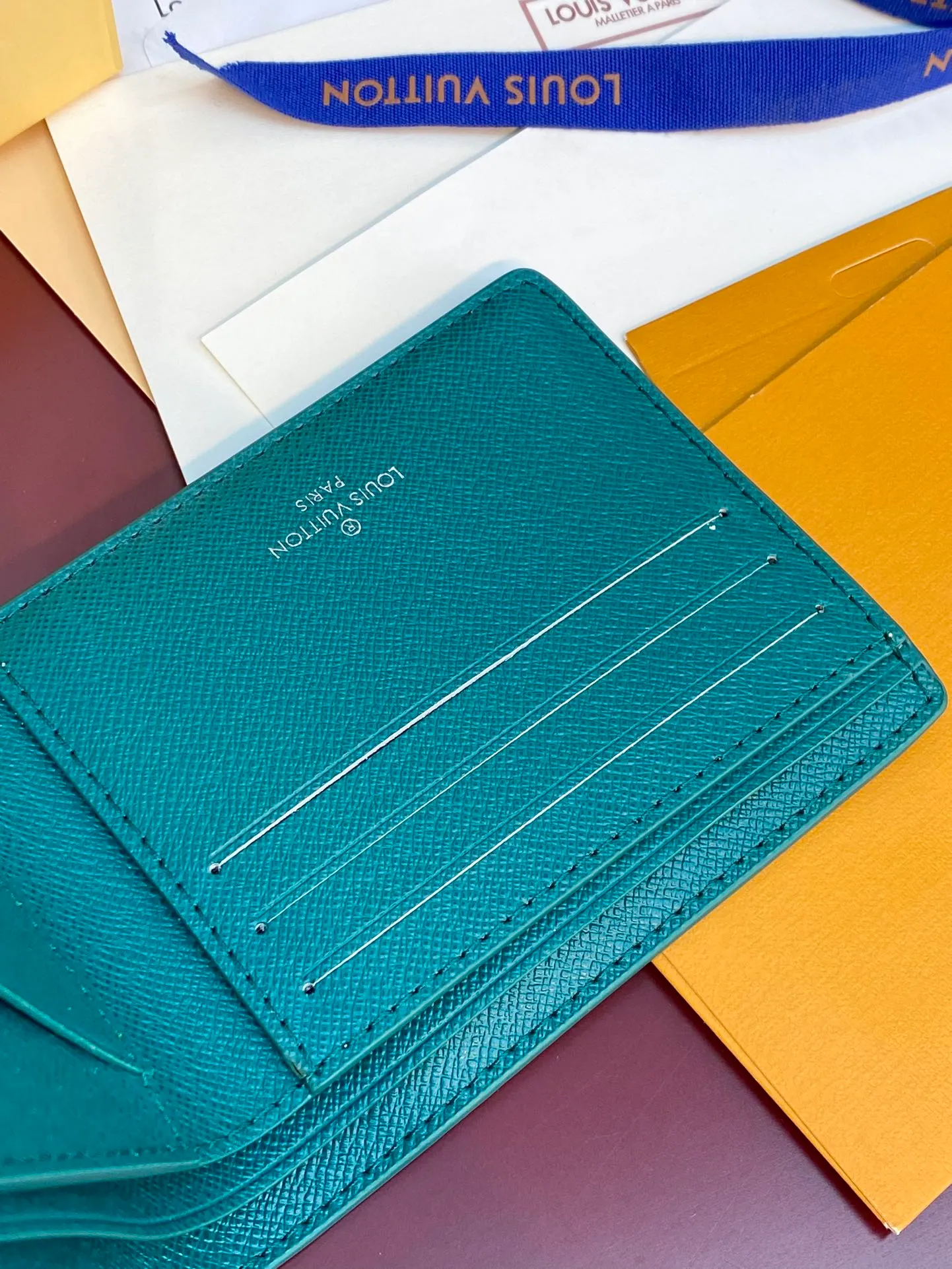 M12657 Green! MULTIPLE Wallet, this Multiple wallet is made of Monogram Heritage canvas to release a modern style, delicately showing the original Damier pattern details such as vertical and horizontal textures and Marque L.Vuitton Déposée logo.  9 x 1.5 x 11.5 cm (H x W x Length). 💰340
