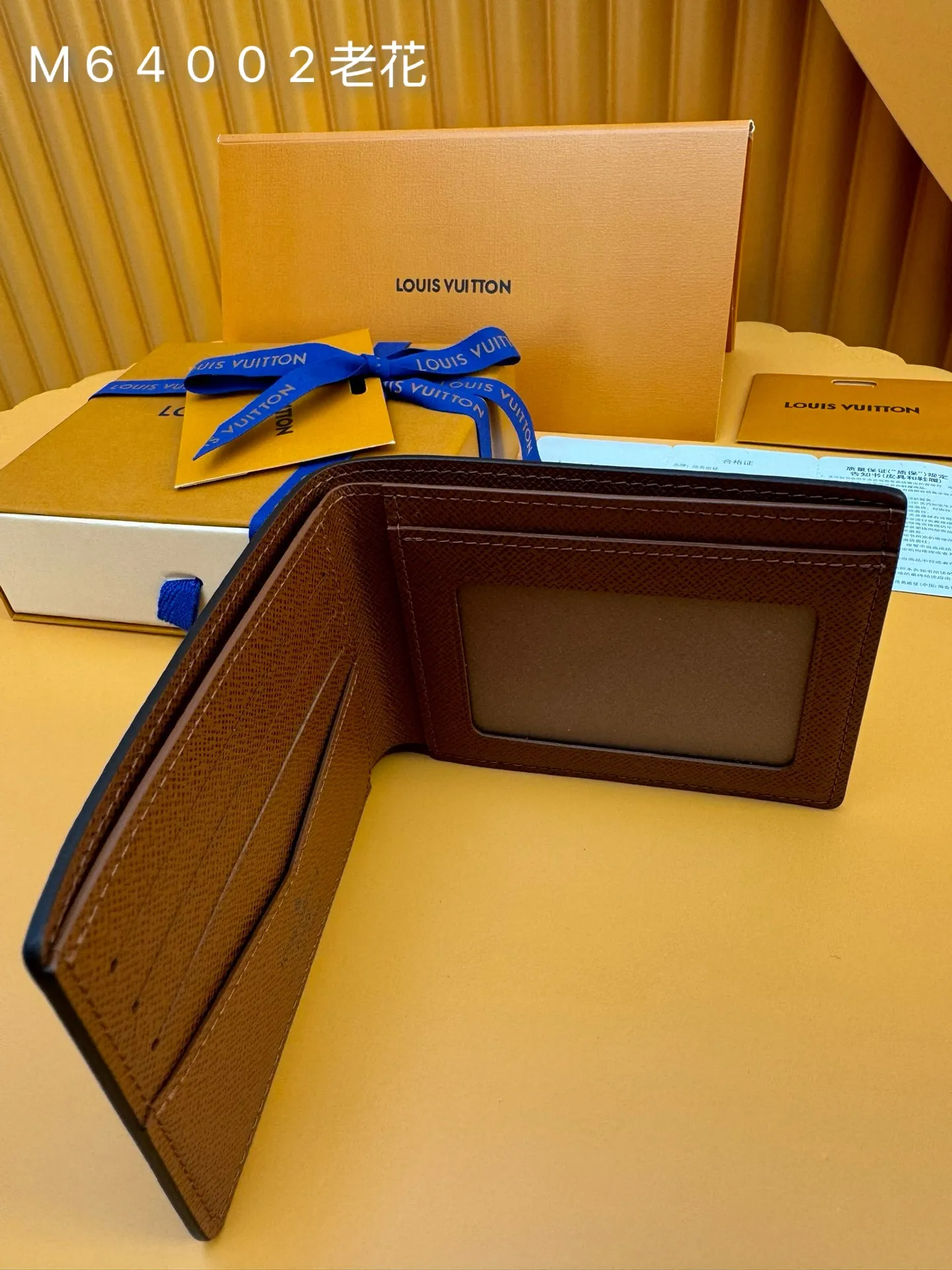 M64002 Presbyopia "Special Duty Free" ♻️ [Official special edition·First-class material·All-steel hardware·French chip·Full set of packaging] This wallet made of coated canvas is small and slim, which can accommodate daily belongings, but can be easily stored in the front or back pocket of clothing. This wallet features a transparent compartment for ID. 11.0x8.5x1.0cm 💰420