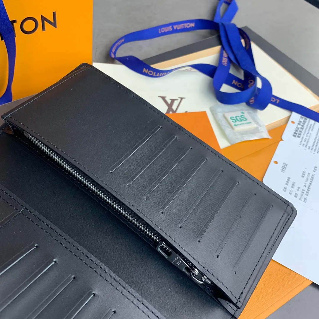 N63010 long clip! The Zippy zipper wallet is one of Louis Vuitton's classic designs. This wallet is made of Damier and is made of imported cowhide. It can hold banknotes, credit cards, small change and documents. Size: 19*10cm. 💰520