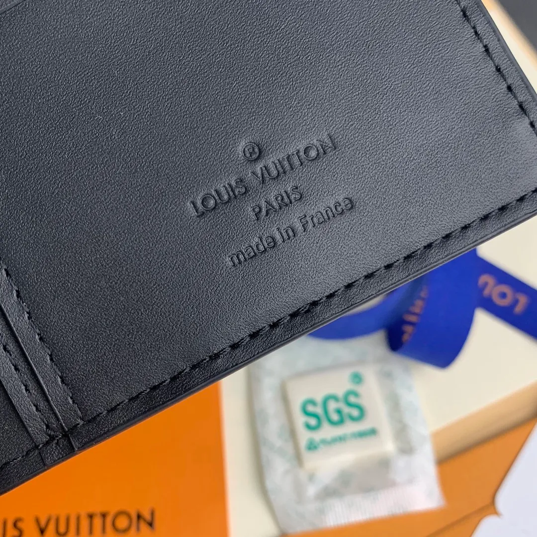 N63010 long clip! The Zippy zipper wallet is one of Louis Vuitton's classic designs. This wallet is made of Damier and is made of imported cowhide. It can hold banknotes, credit cards, small change and documents. Size: 19*10cm. 💰520