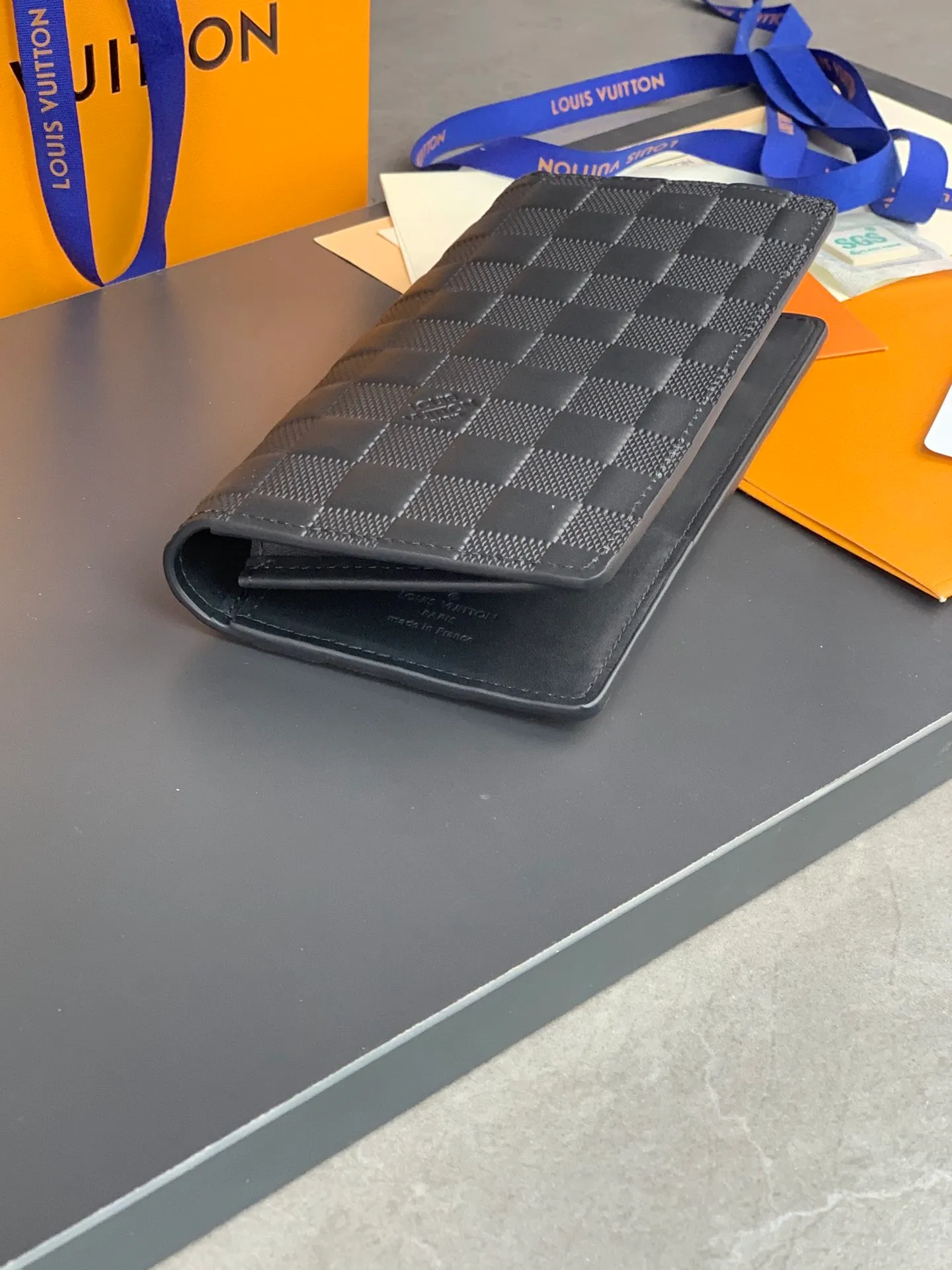 N63010 long clip! The Zippy zipper wallet is one of Louis Vuitton's classic designs. This wallet is made of Damier and is made of imported cowhide. It can hold banknotes, credit cards, small change and documents. Size: 19*10cm. 💰520