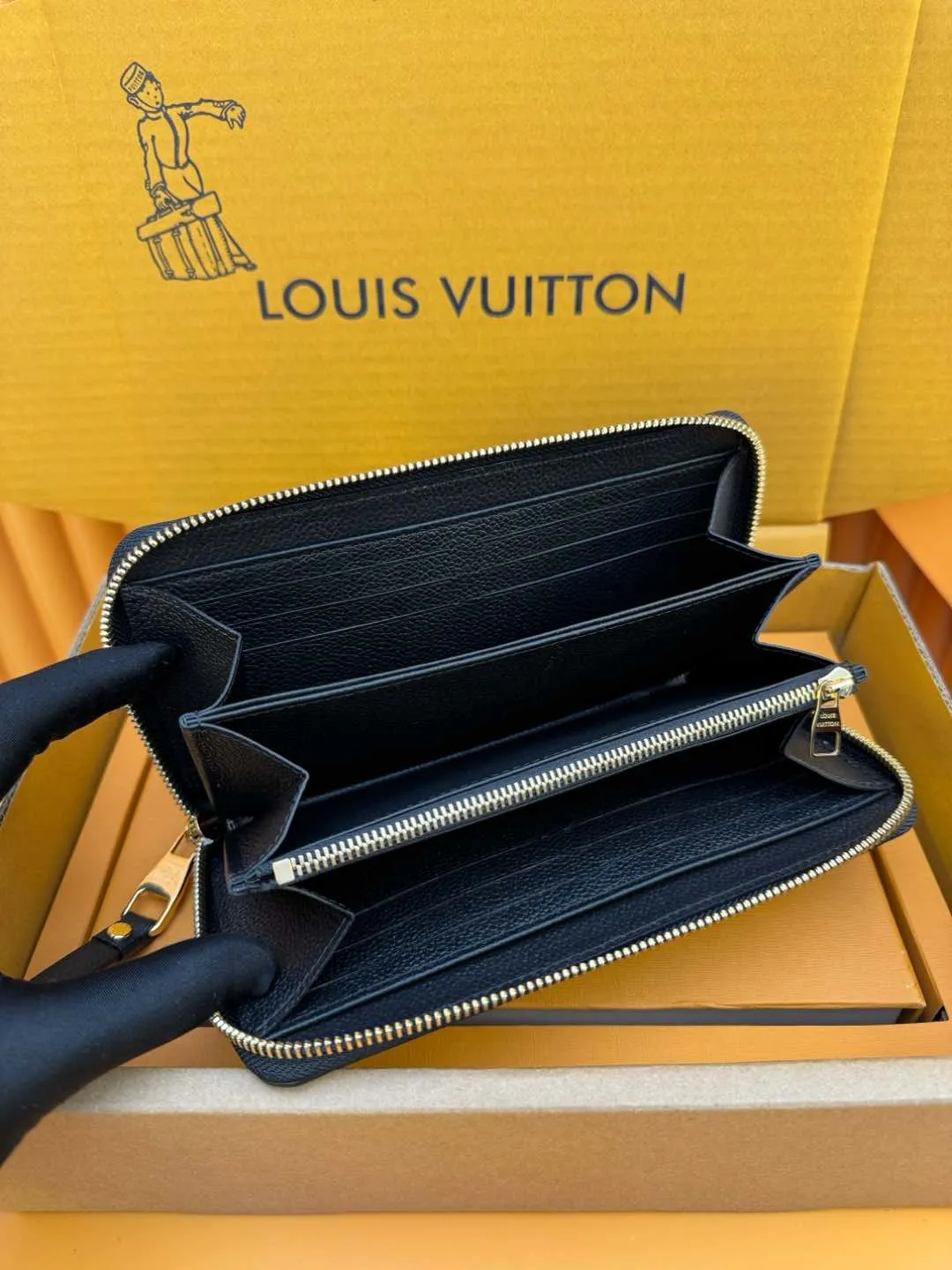 M61864 "Special Duty Free" ♻️[Official special edition·First-class material·All-steel hardware·French chips·Full set of packaging] A new upgrade of the classic wallet! Four new credit card slots and a colorful lining made of leather make the wallet more versatile. 19.5x10x2cm 💰920