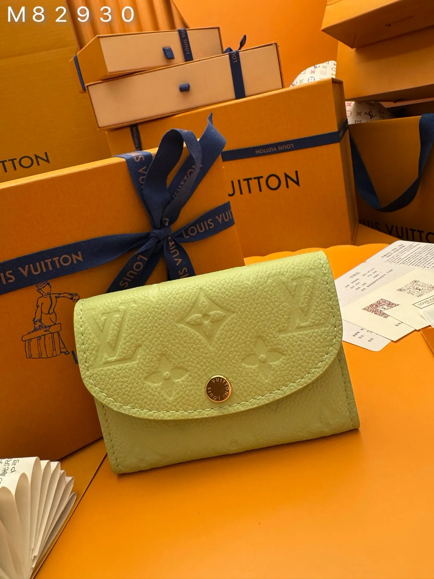 M82930 "Special Duty Free" ♻️ [Official special edition·First-class material·All-steel hardware·163 chips·Full set of packaging] This Rosalie coin purse is made of Monogram Empreinte embossed soft-grained cowhide. Louis Vuitton logo-engraved snaps secure the closure. 11x8x2.5cm 💰460